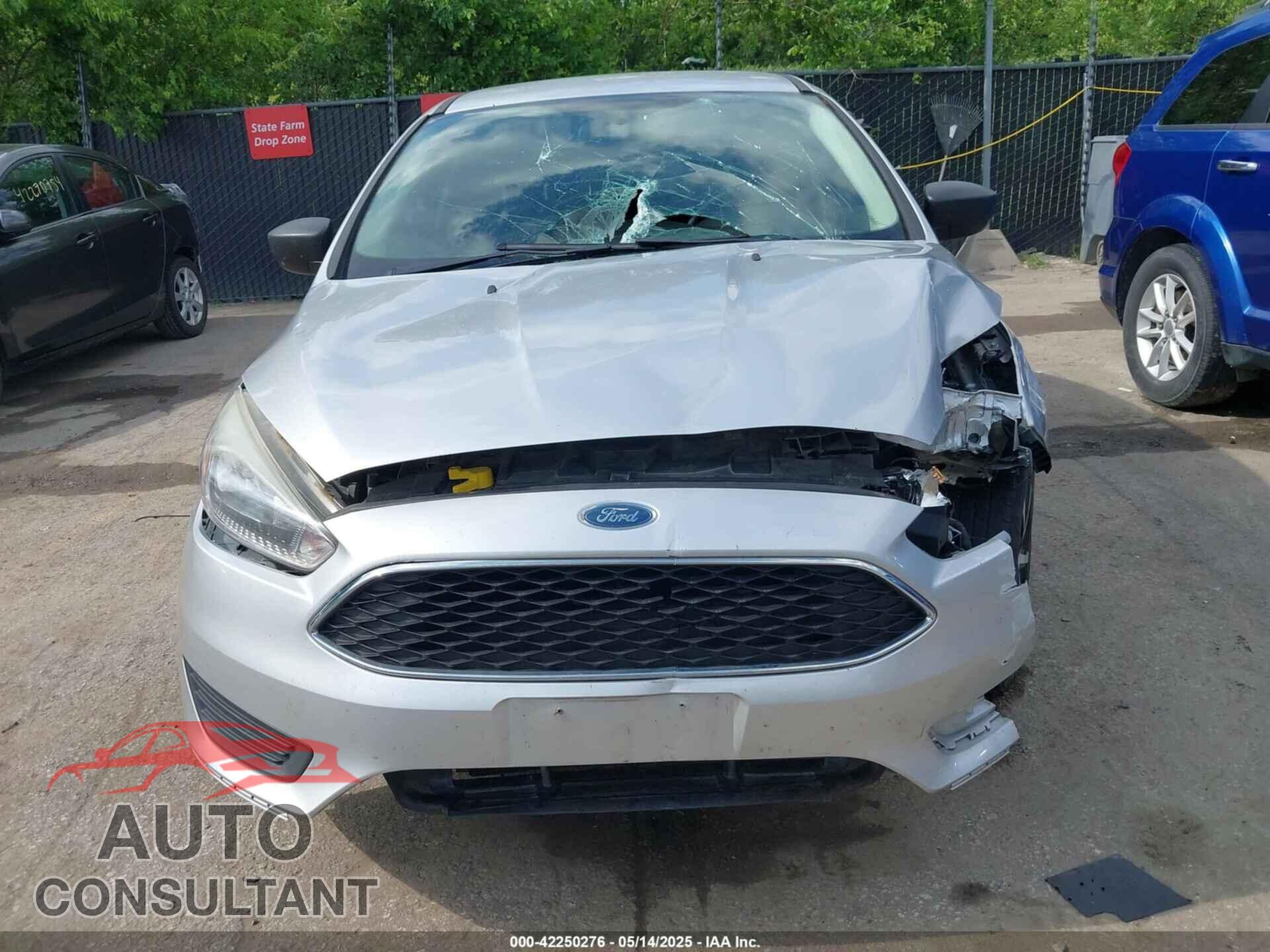 FORD FOCUS 2017 - 1FADP3E28HL328775