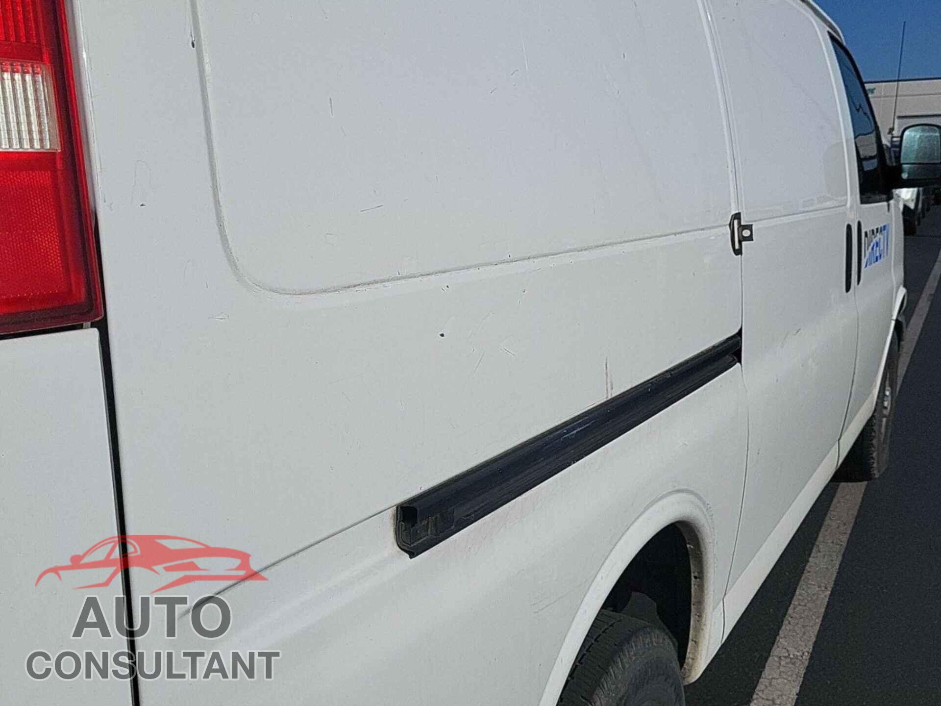 CHEVROLET EXPRESS G2500 2012 - 1GCWGFCA4C1172060