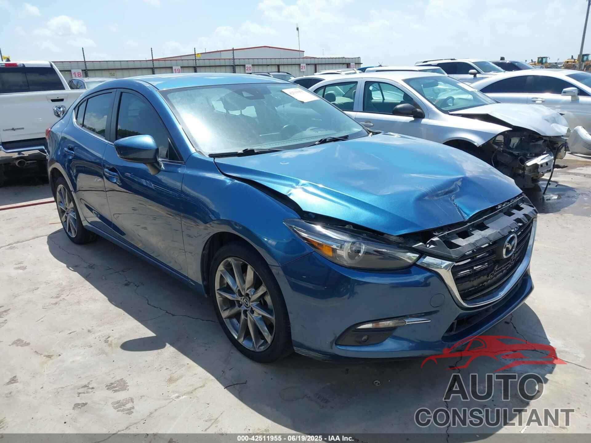 MAZDA MAZDA3 2018 - 3MZBN1W33JM190843