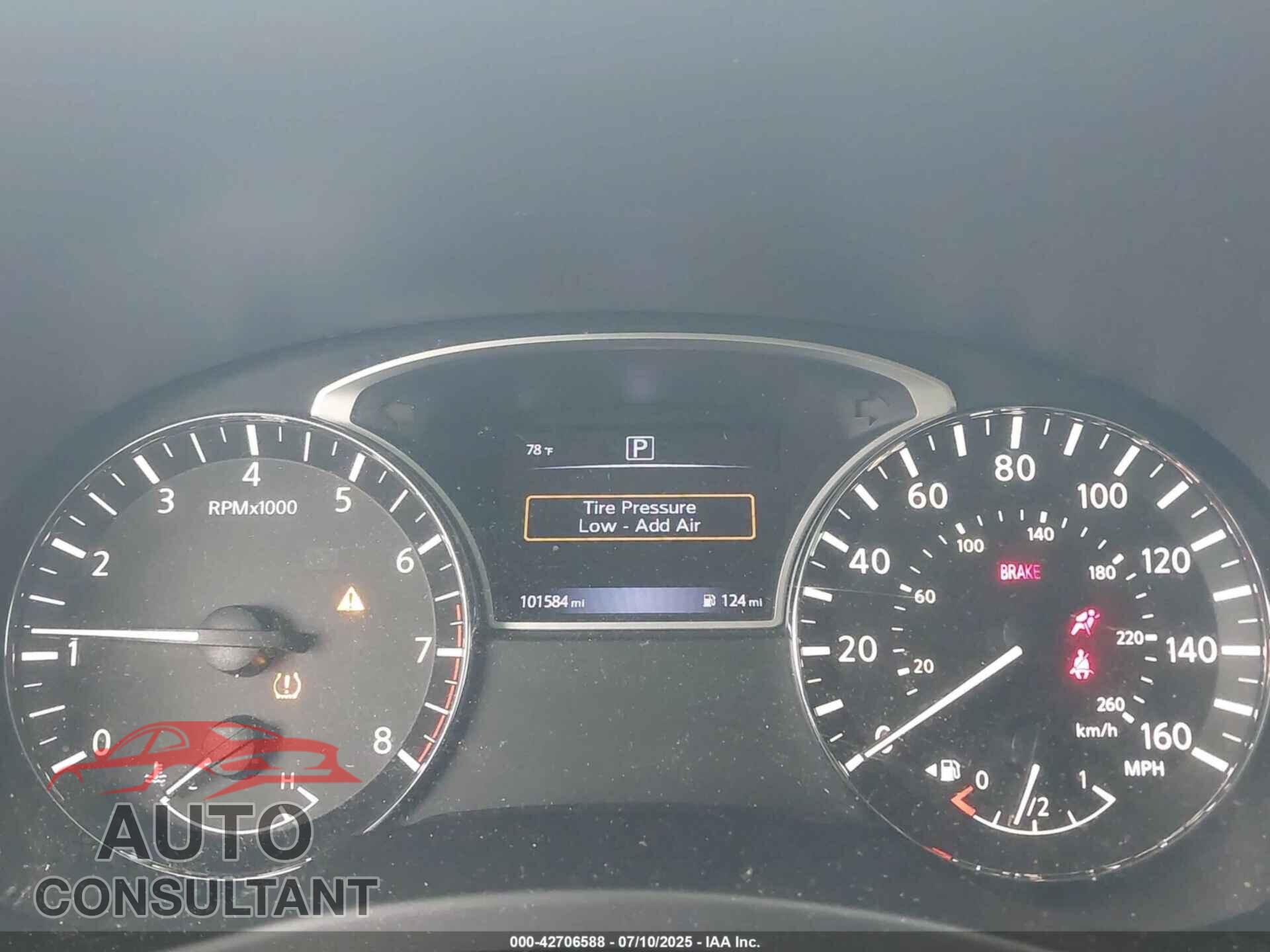 NISSAN PATHFINDER 2017 - 5N1DR2MN1HC610231