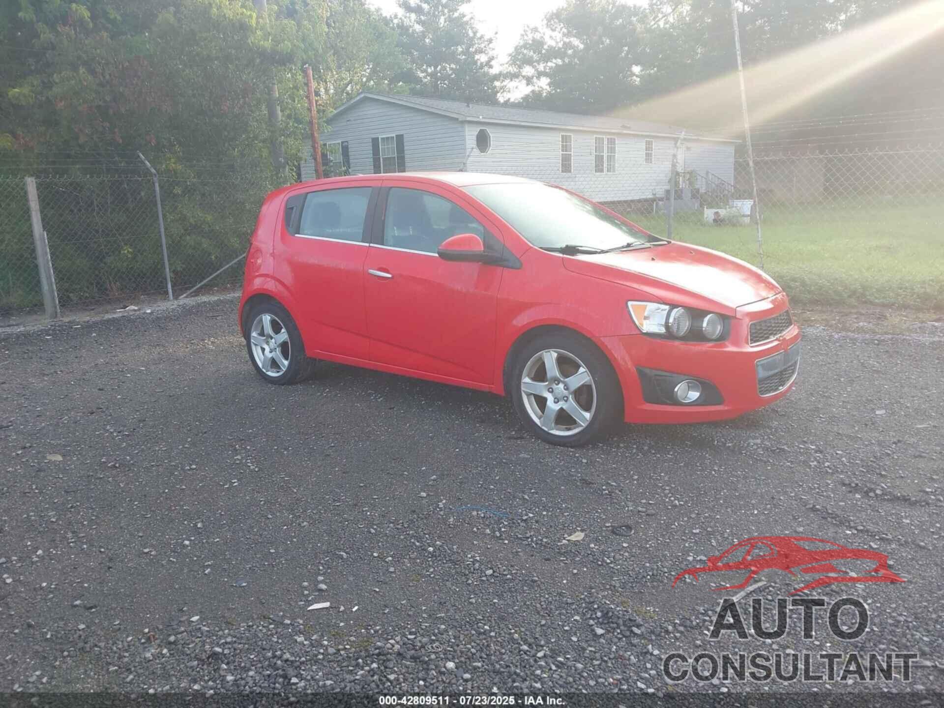 CHEVROLET SONIC 2015 - 1G1JE6SB7F4102493