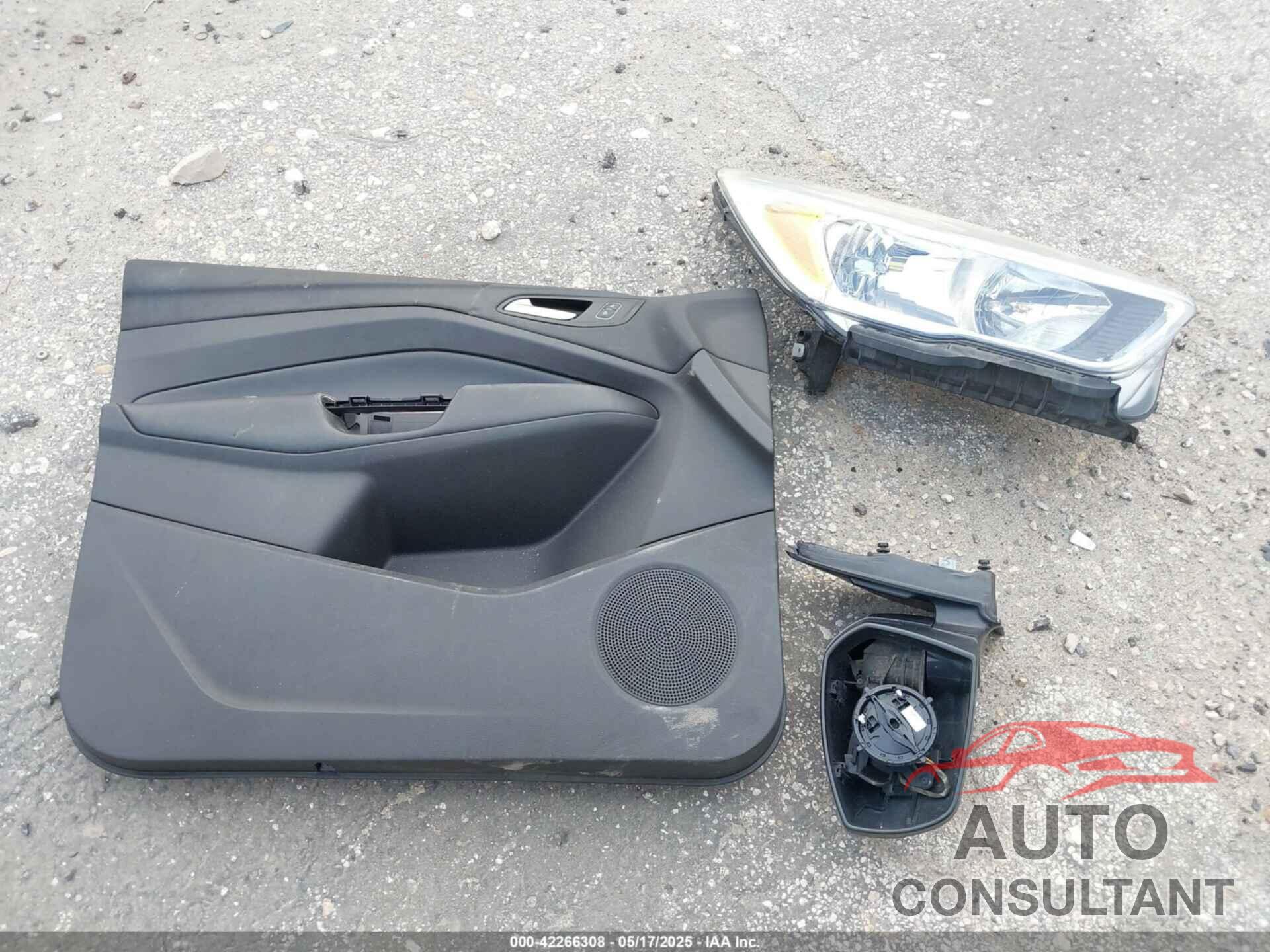 FORD ESCAPE 2018 - 1FMCU0GD3JUD19036