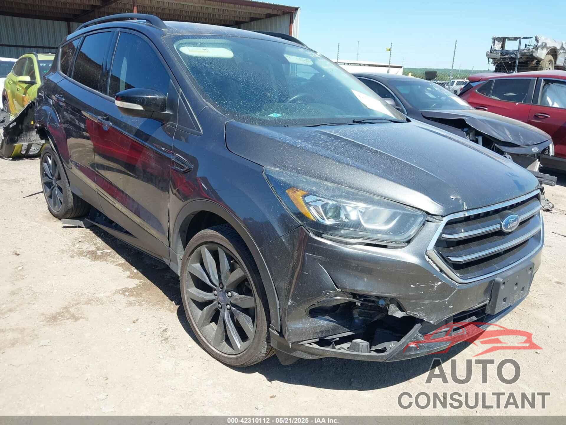 FORD ESCAPE 2017 - 1FMCU0J92HUE94022