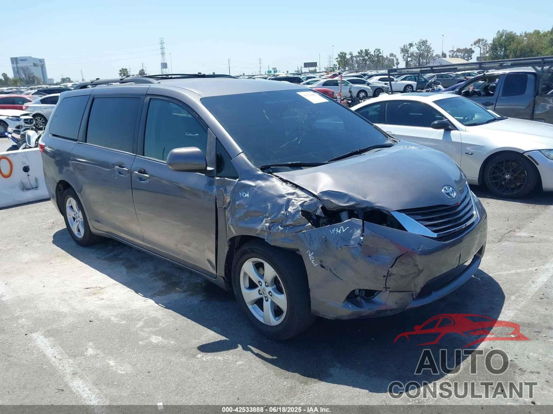 TOYOTA SIENNA 2015 - 5TDKK3DC2FS629855