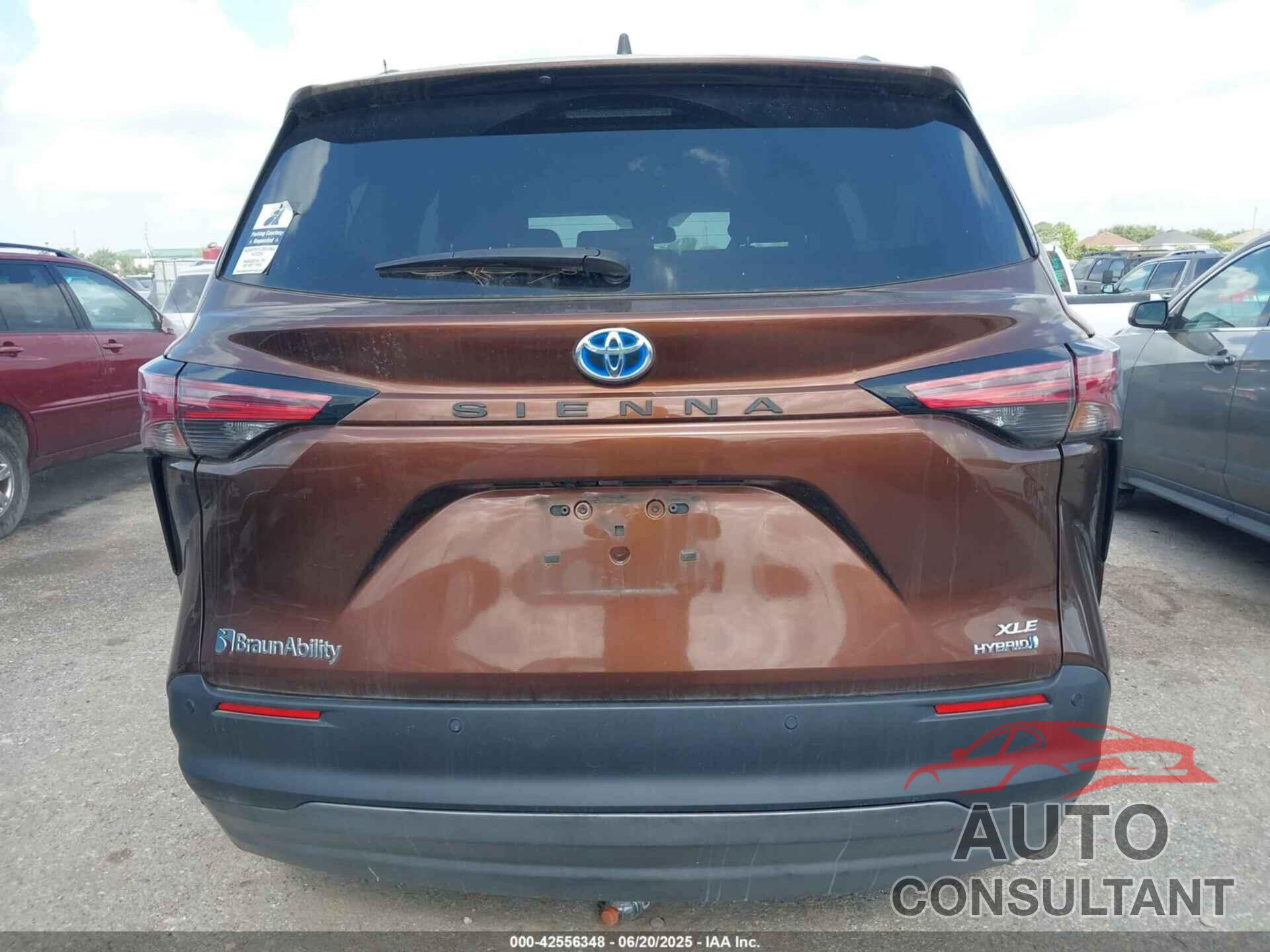 TOYOTA SIENNA 2021 - 5TDJRKEC6MS065866