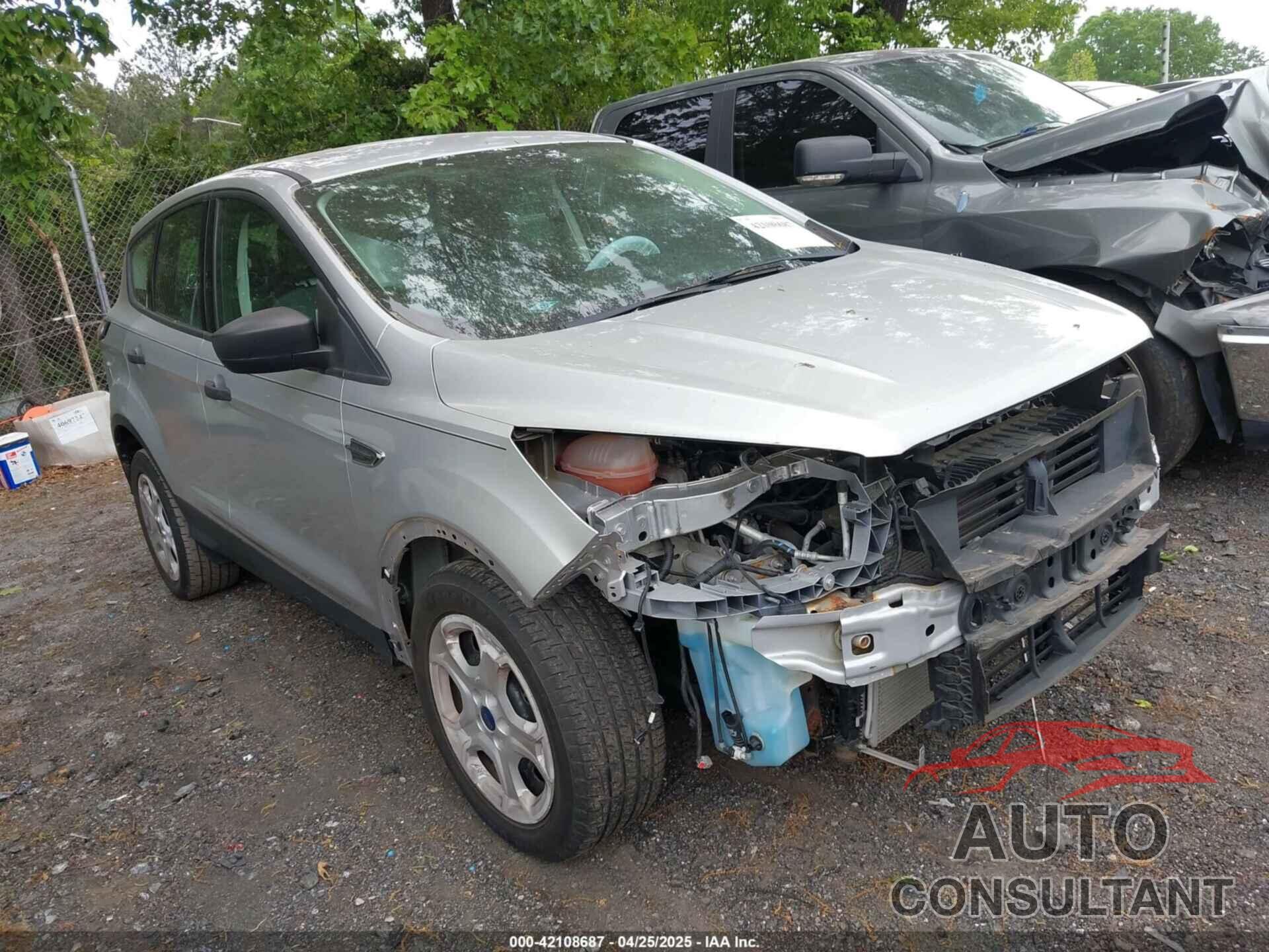 FORD ESCAPE 2017 - 1FMCU0F78HUA58153