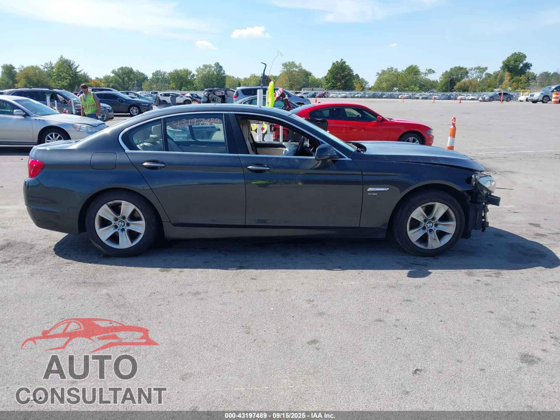 BMW 528I 2012 - WBAXH5C59CDW04782