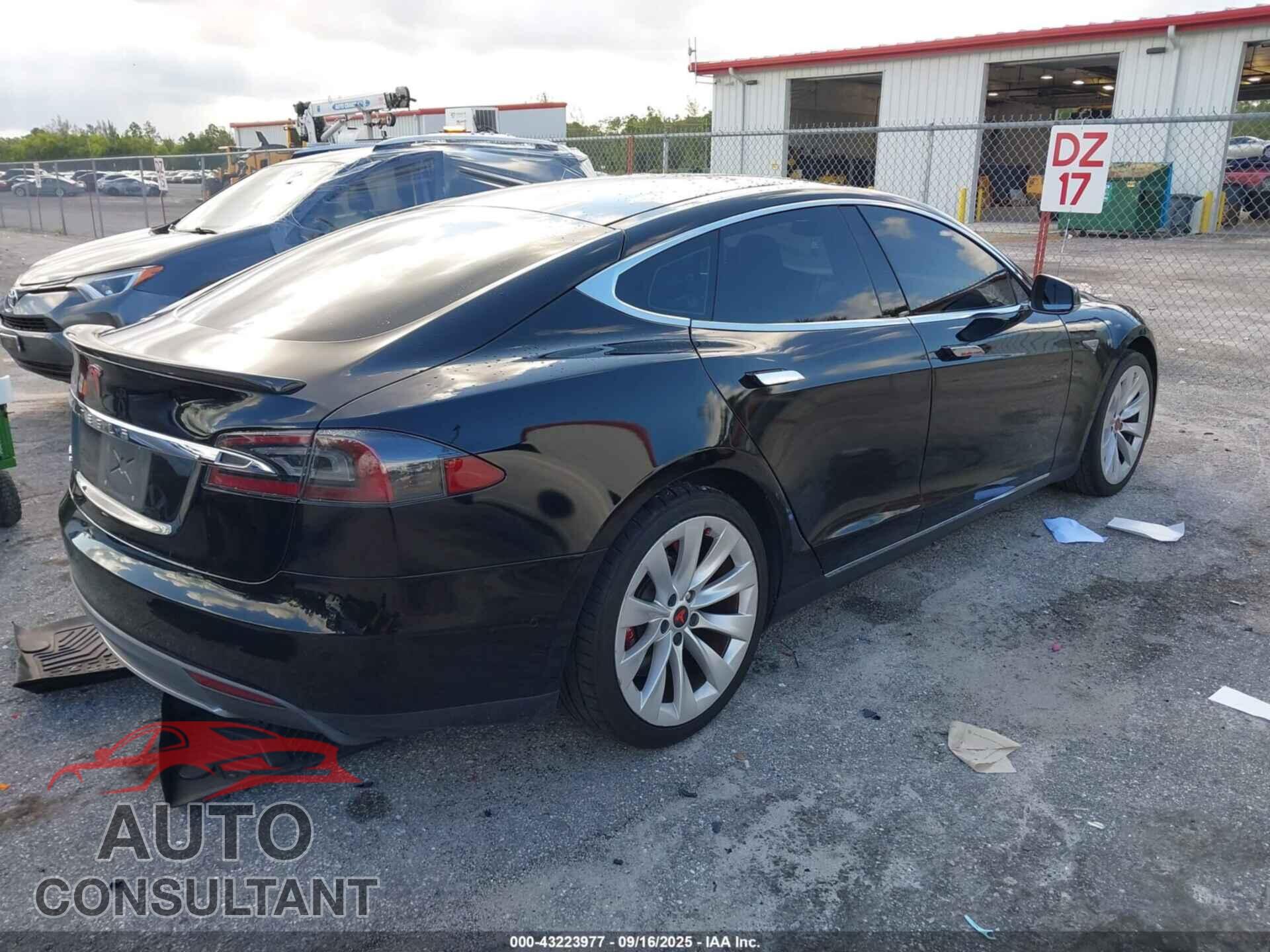 TESLA MODEL S 2014 - 5YJSA1H17EFP63795