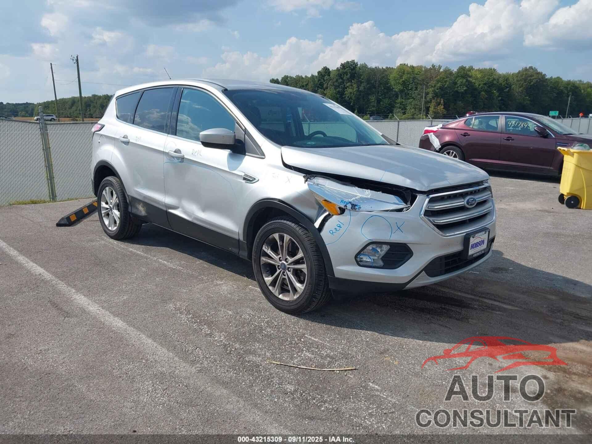 FORD ESCAPE 2017 - 1FMCU9GD0HUF00352