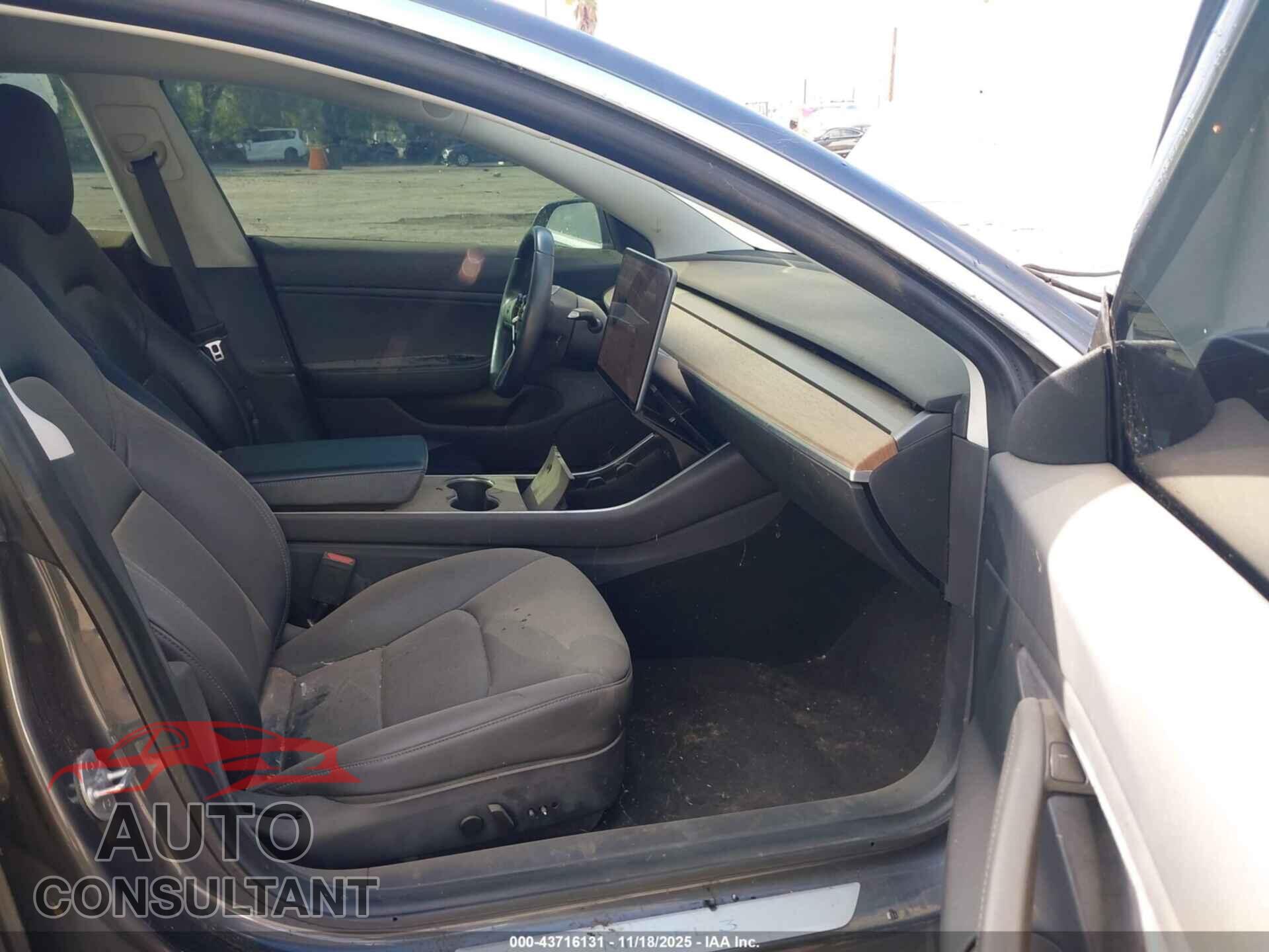 TESLA MODEL 3 2019 - 5YJ3E1EA8KF401953