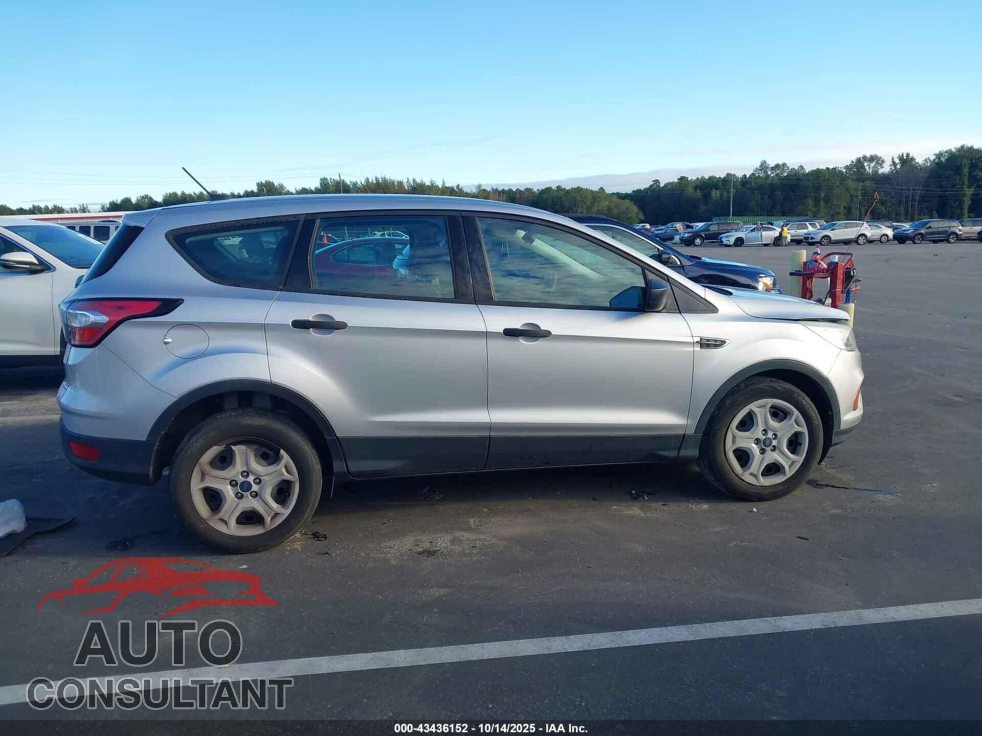 FORD ESCAPE 2017 - 1FMCU0F79HUD72152