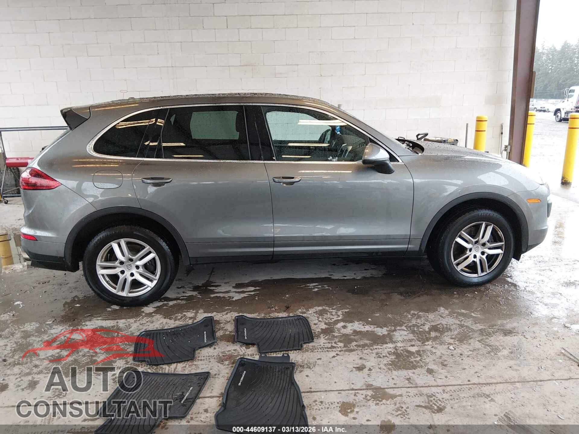 PORSCHE CAYENNE 2016 - WP1AA2A26GKA37015