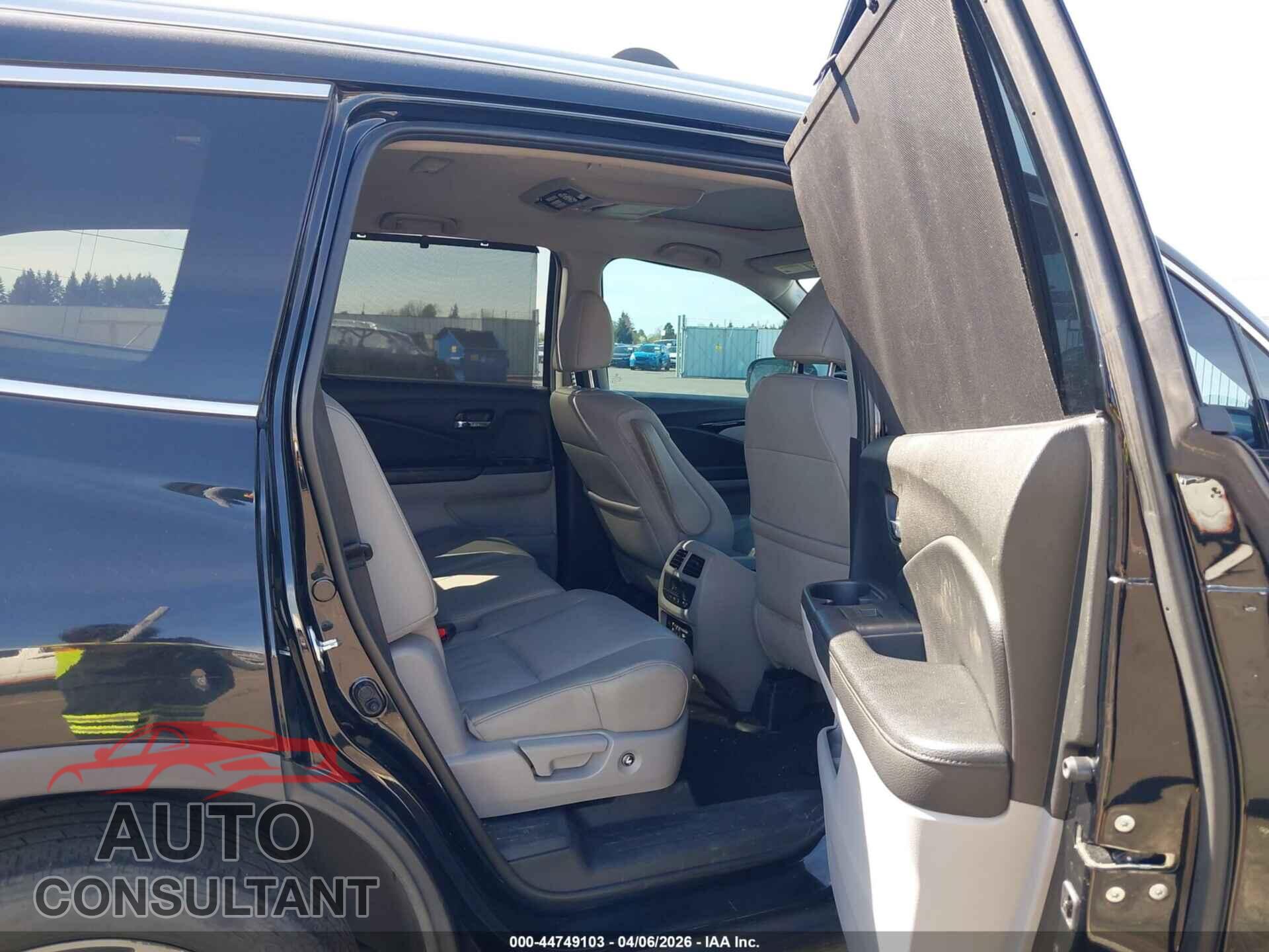 HONDA PILOT 2017 - 5FNYF6H9XHB056547