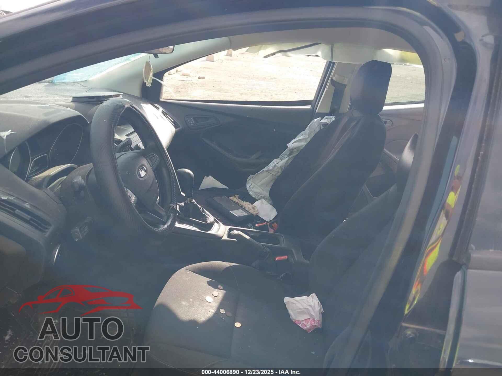 FORD FOCUS 2015 - 1FADP3E29FL363452