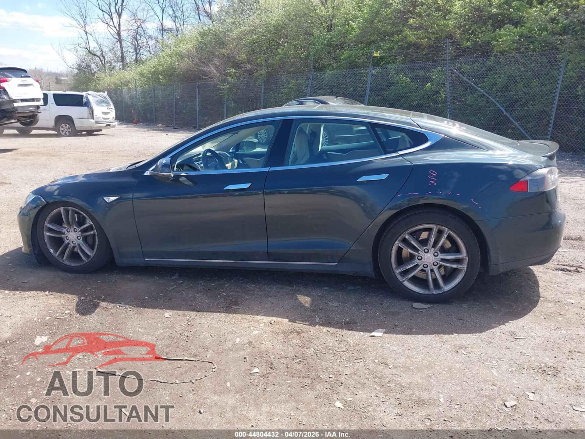 TESLA MODEL S 2013 - 5YJSA1DP4DFP05376