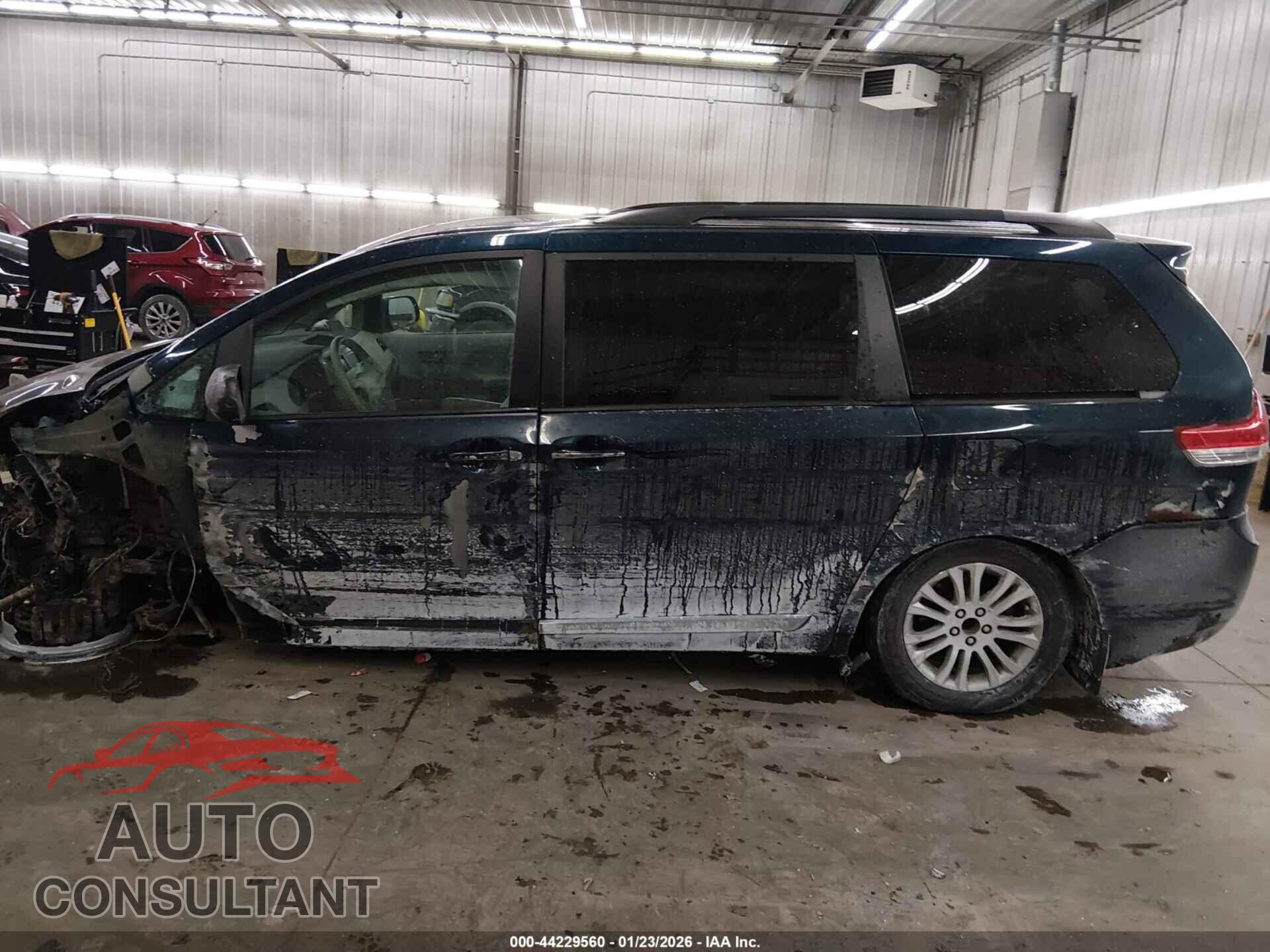 TOYOTA SIENNA 2011 - 5TDYK3DC1BS175960