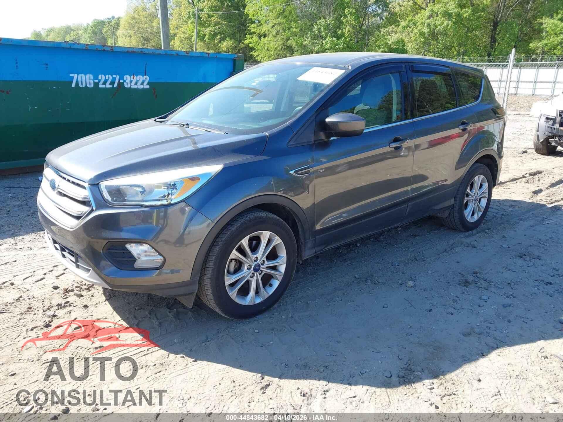 FORD ESCAPE 2017 - 1FMCU0GD5HUC30885