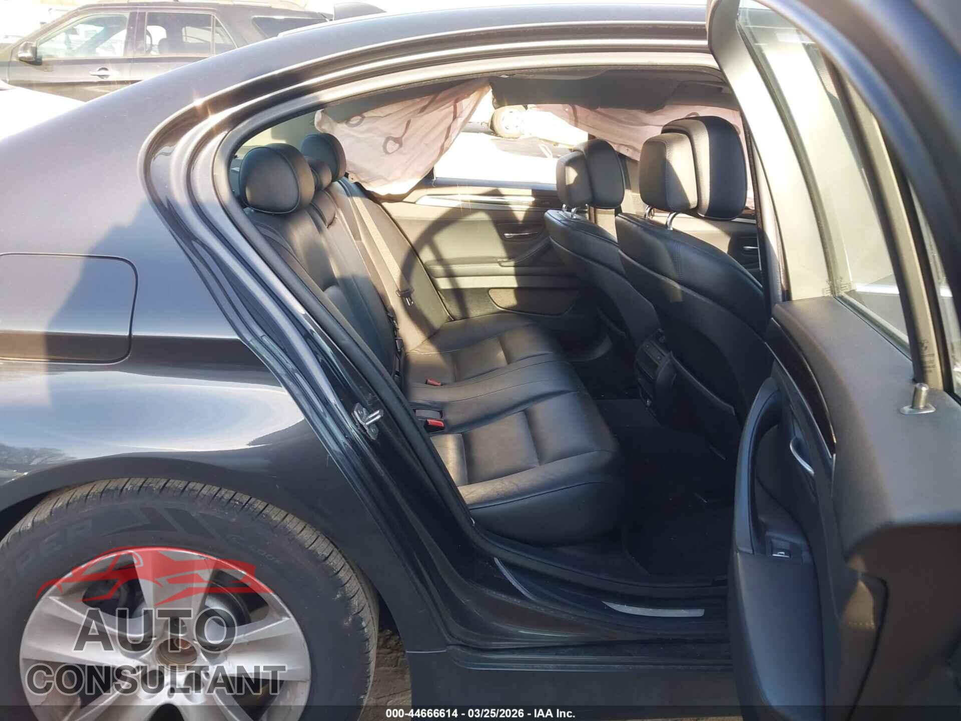 BMW 528I 2012 - WBAXH5C5XCDW11739
