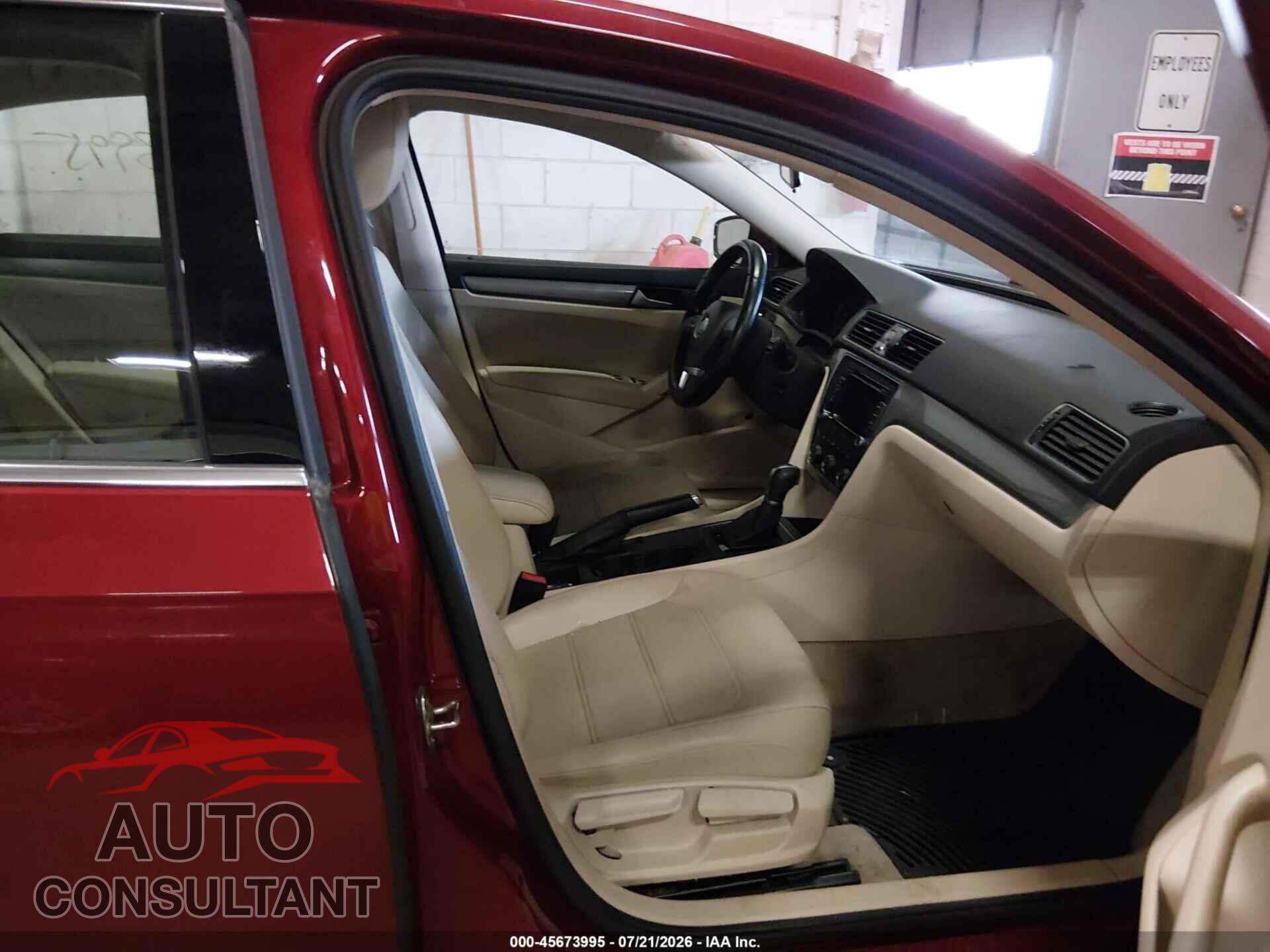 VOLKSWAGEN PASSAT 2015 - 1VWAT7A34FC092425