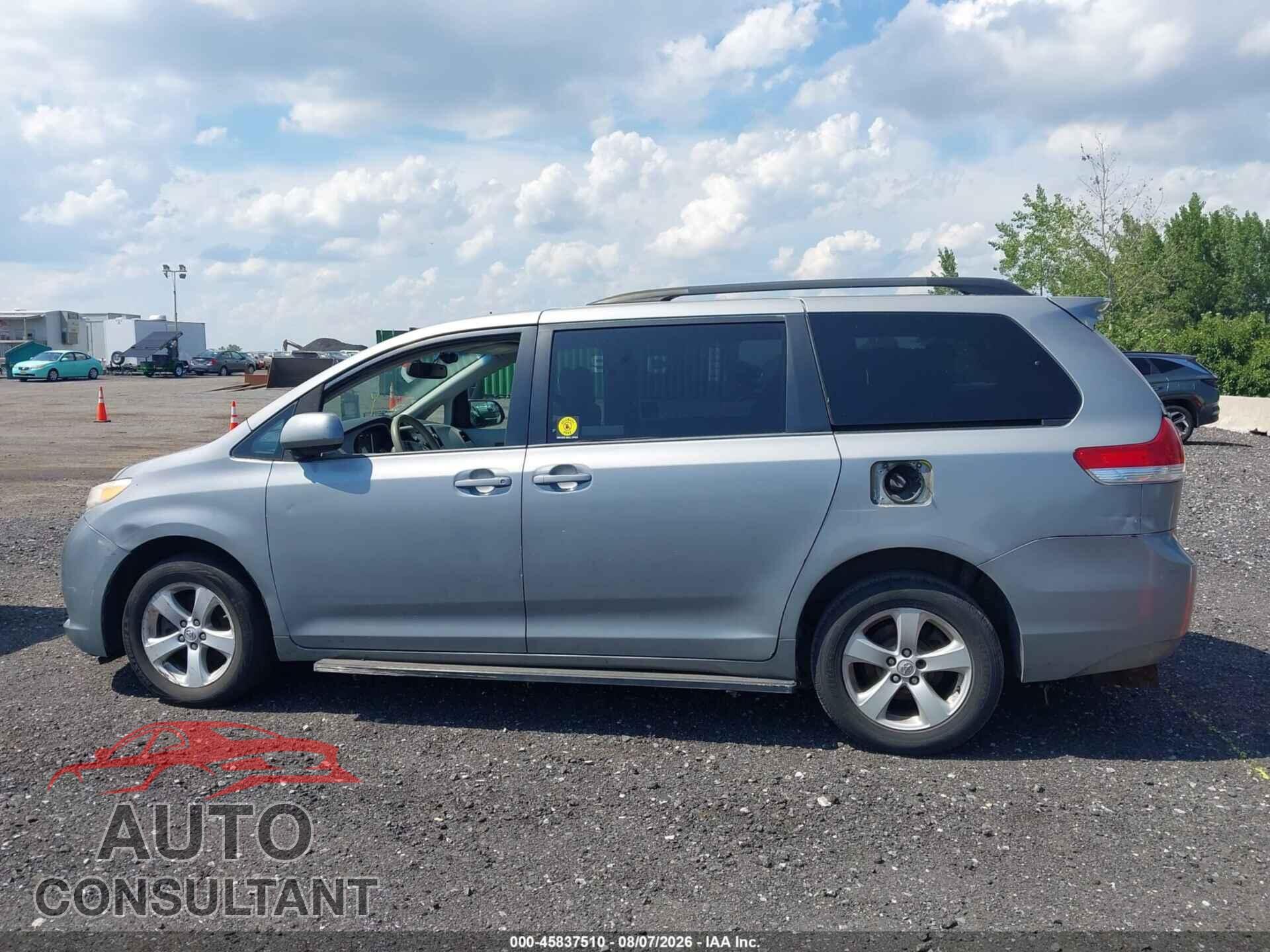 TOYOTA SIENNA 2013 - 5TDKK3DC8DS399400