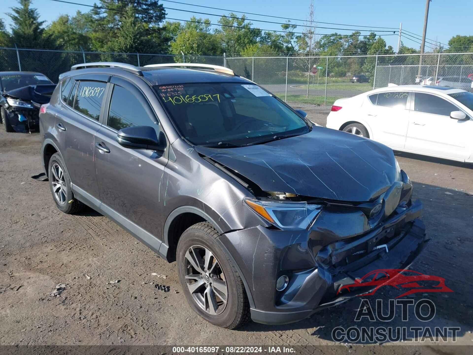 TOYOTA RAV4 2017 - JTMRFREV8HJ131343