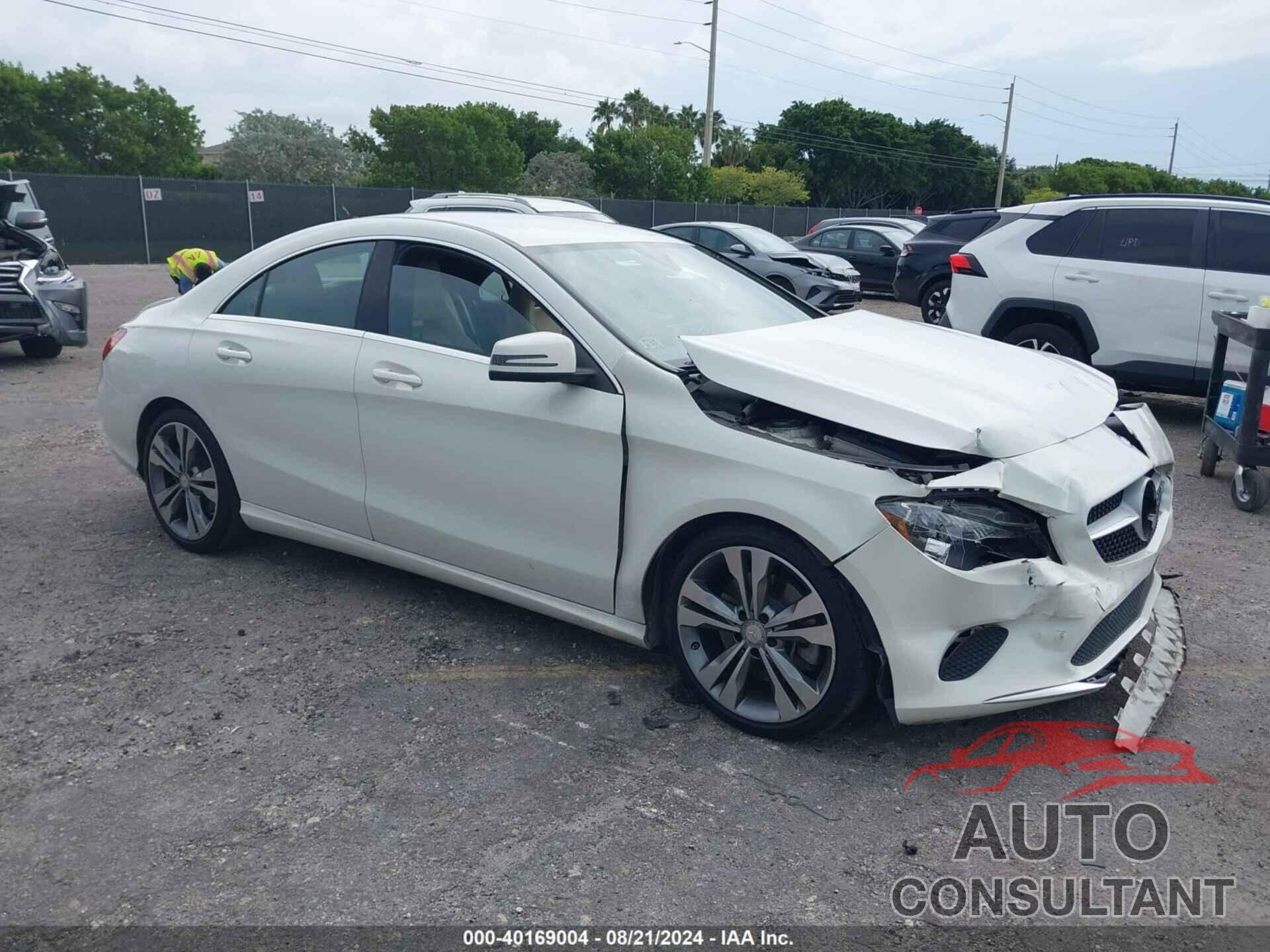 MERCEDES-BENZ CLA 250 2017 - WDDSJ4EB8HN424652