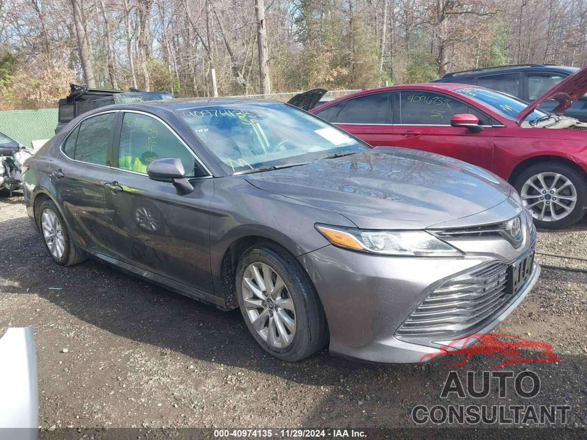 TOYOTA CAMRY 2018 - 4T1B11HK5JU024978