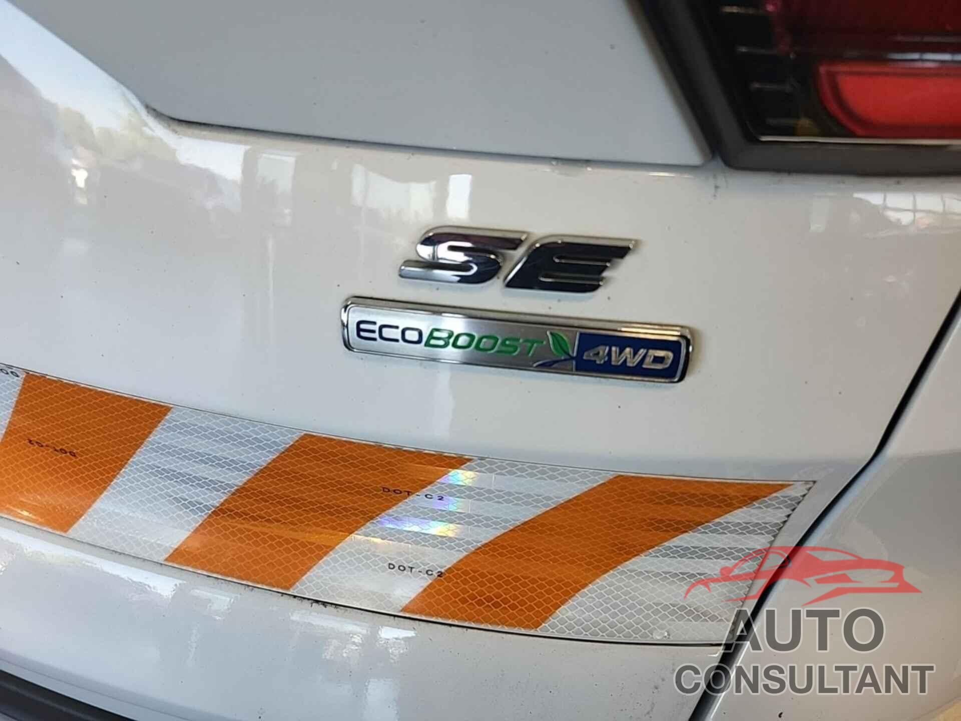 FORD ESCAPE 2018 - 1FMCU9GD3JUB17480