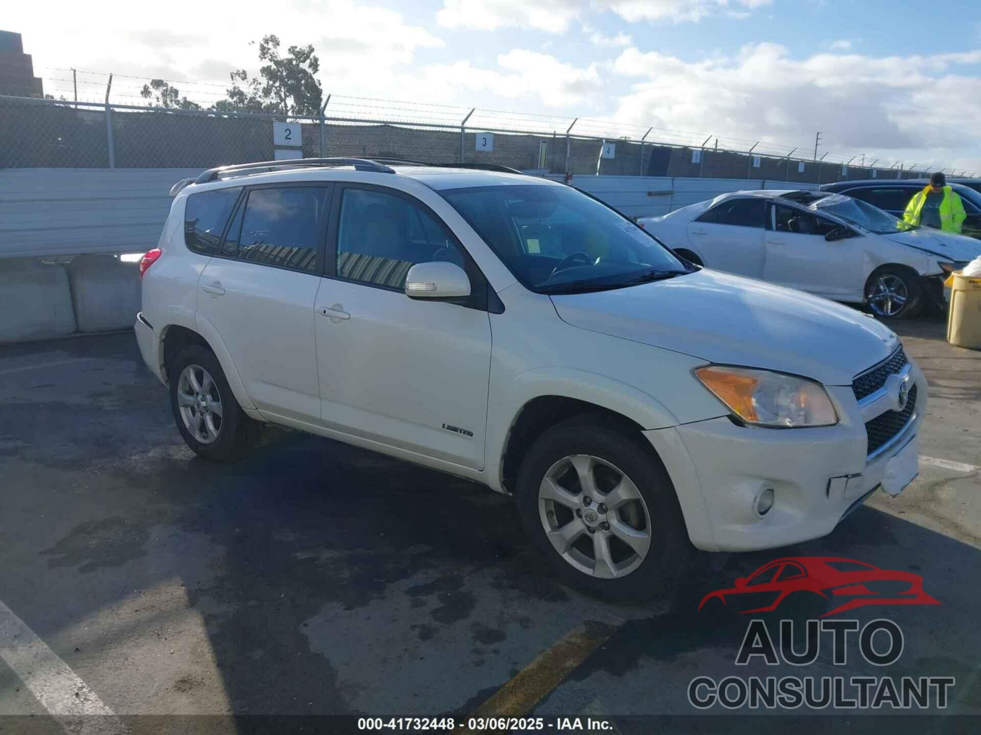 TOYOTA RAV4 2011 - 2T3YF4DV5BW095202