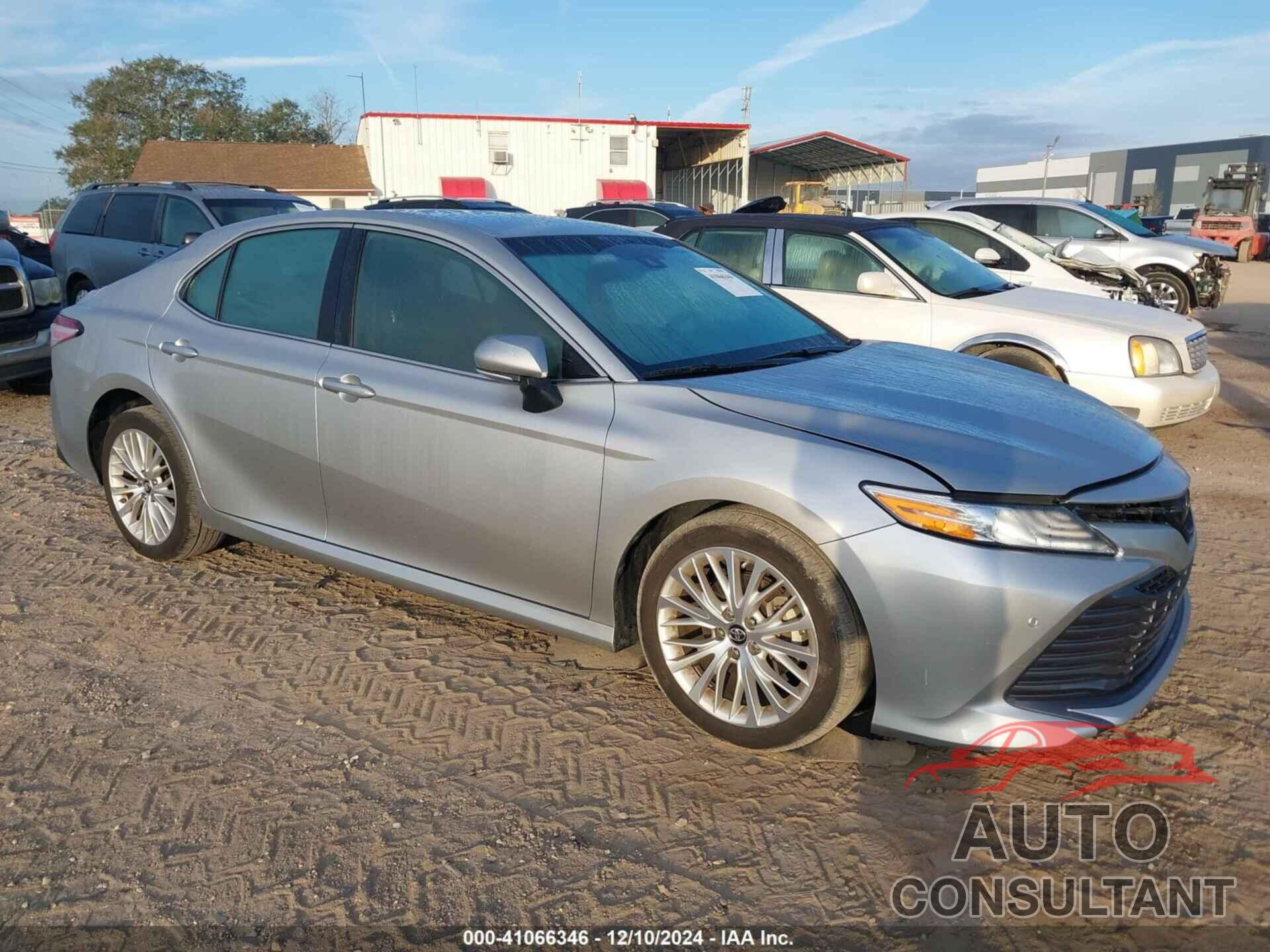 TOYOTA CAMRY 2018 - 4T1B11HK4JU518409