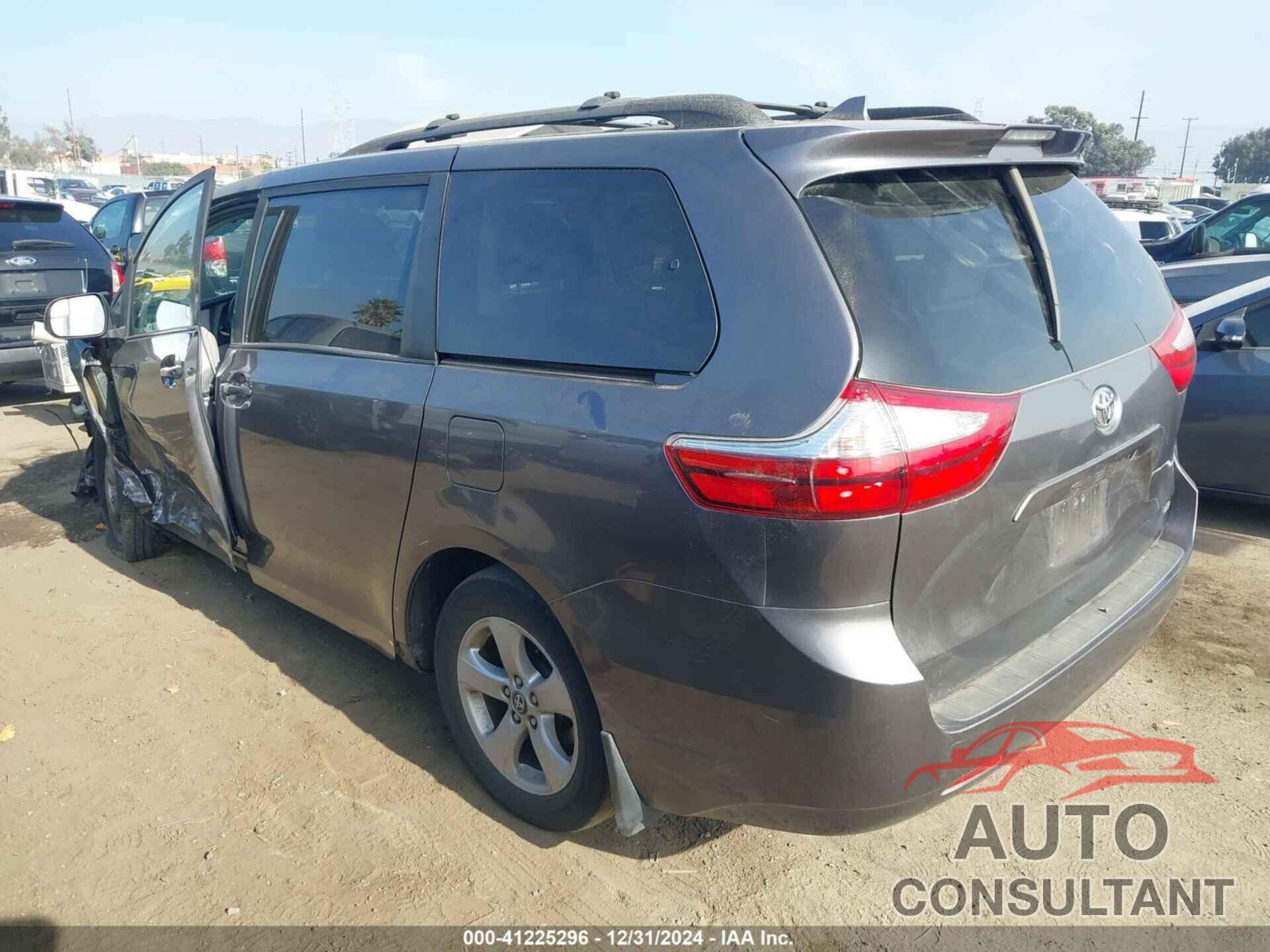 TOYOTA SIENNA 2019 - 5TDKZ3DC4KS987948
