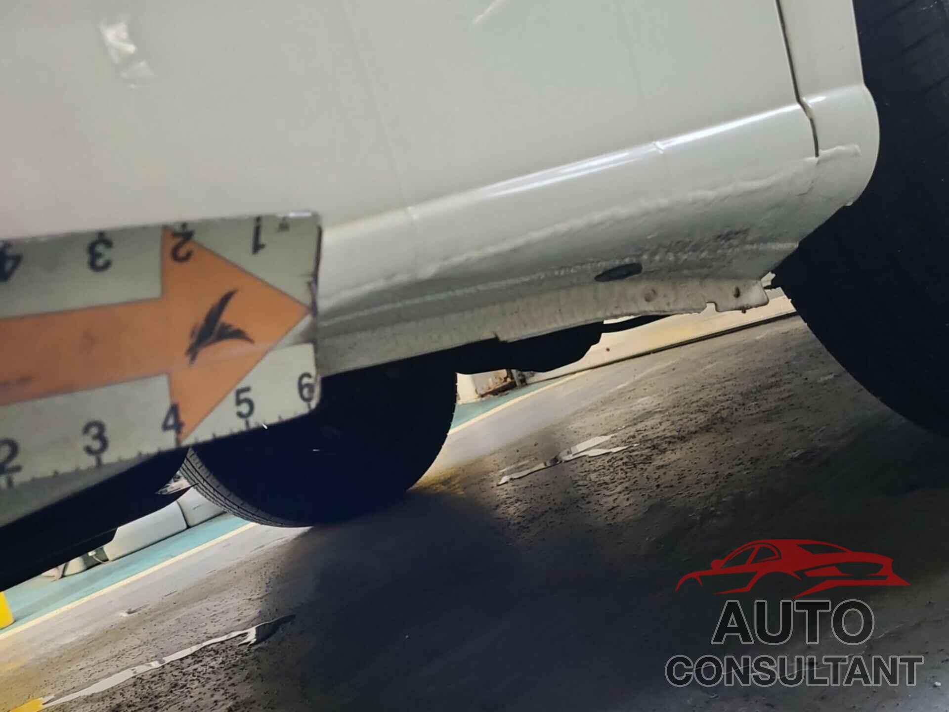NISSAN NV 2018 - 1N6BF0KM9JN810106