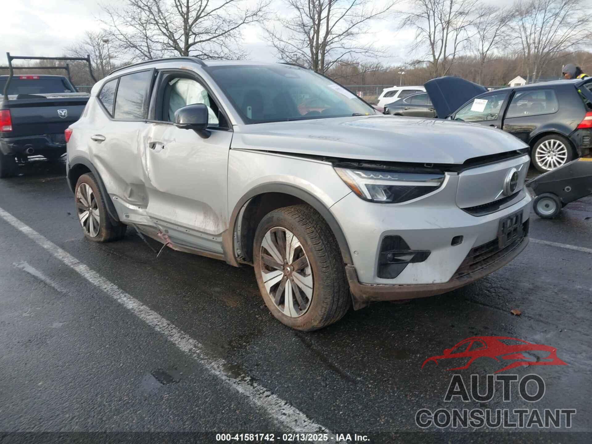 VOLVO XC40 RECHARGE PURE ELECTRIC 2023 - YV4ED3UL3P2096900