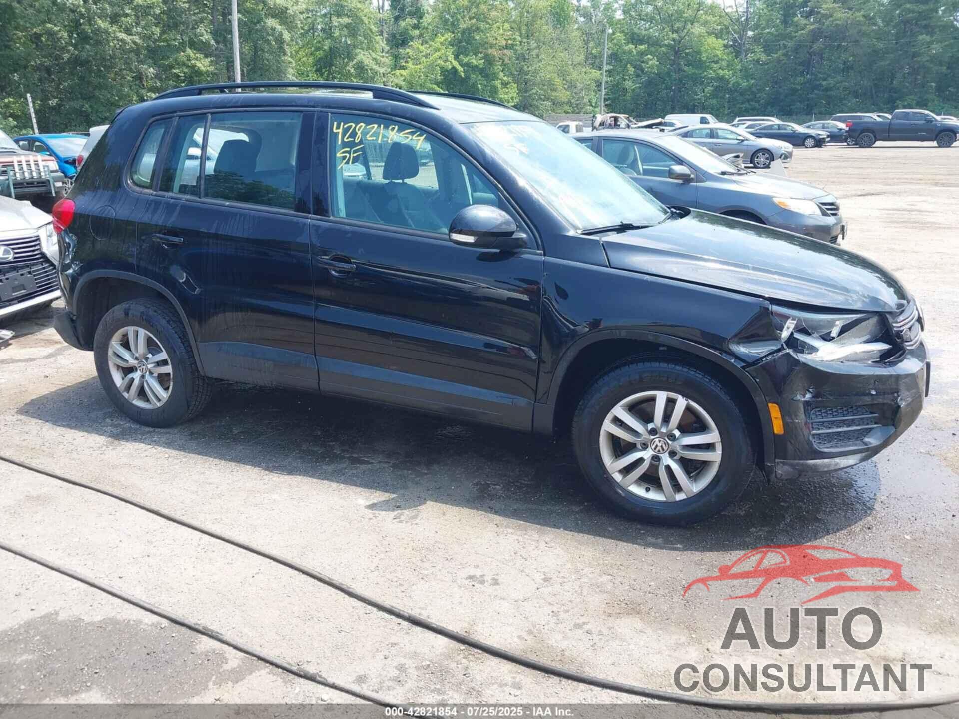 VOLKSWAGEN TIGUAN 2017 - WVGBV7AX7HK021891