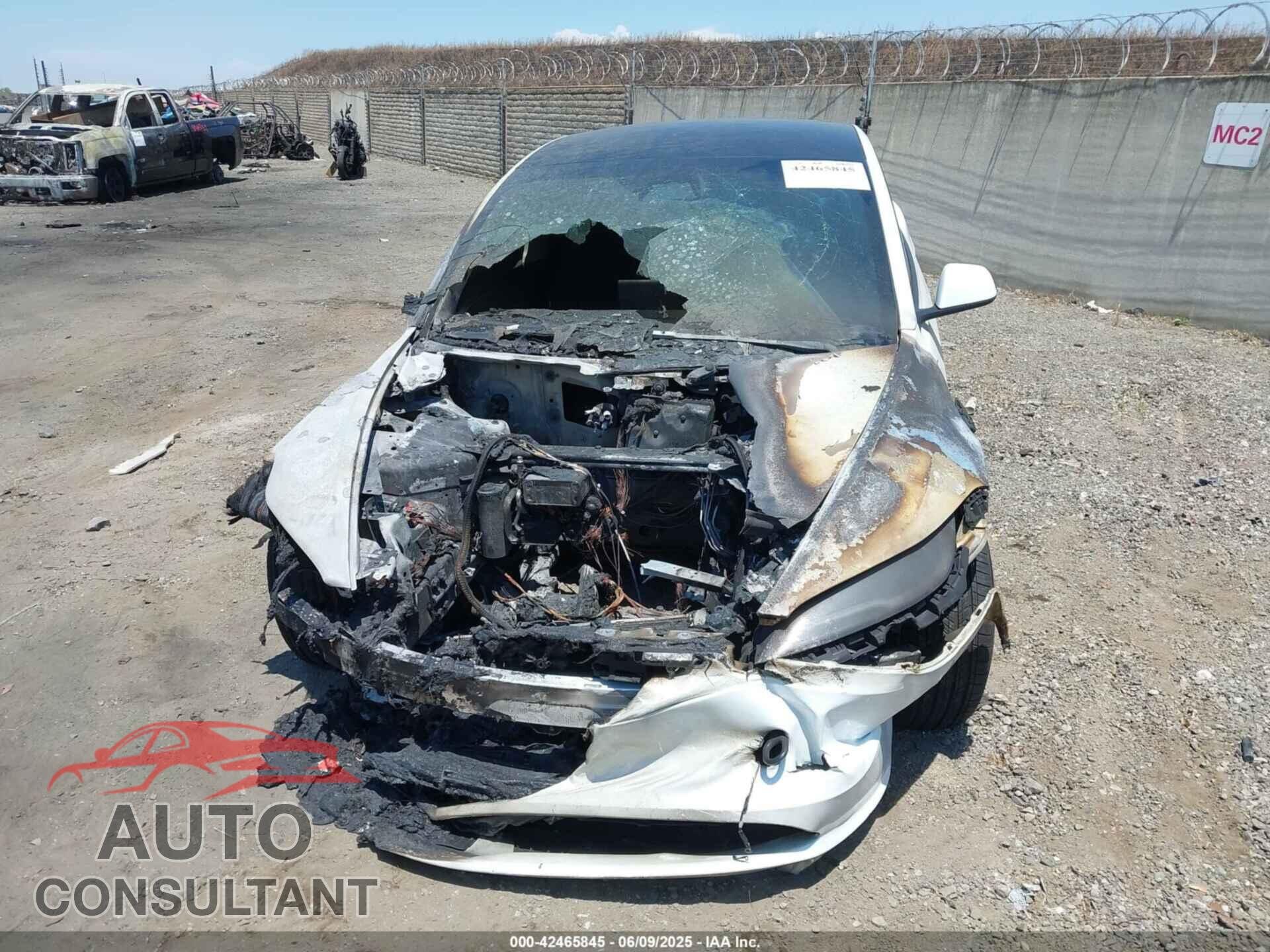 TESLA MODEL 3 2025 - 5YJ3E1EA6SF014611