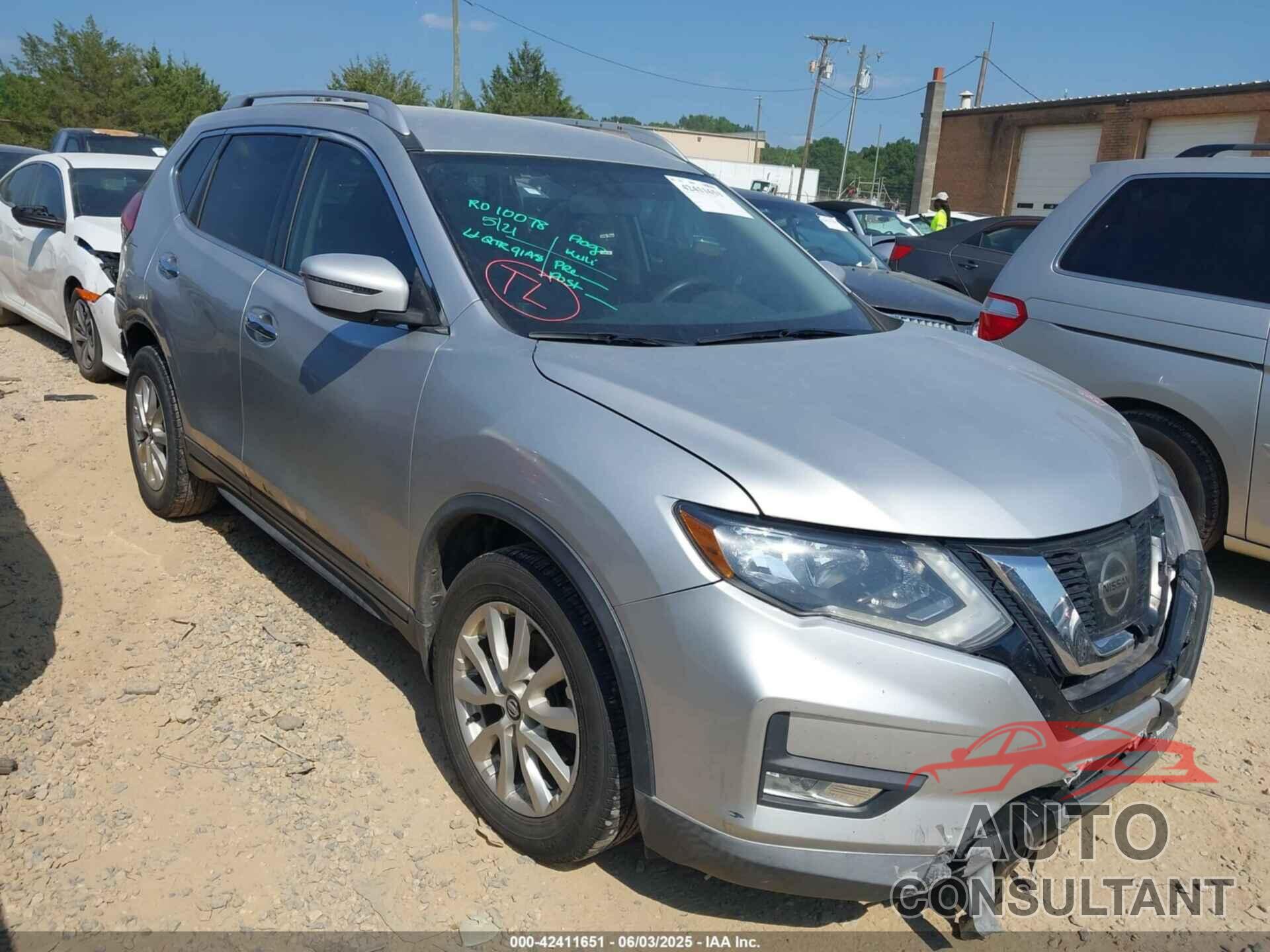 NISSAN ROGUE 2017 - KNMAT2MT1HP572371