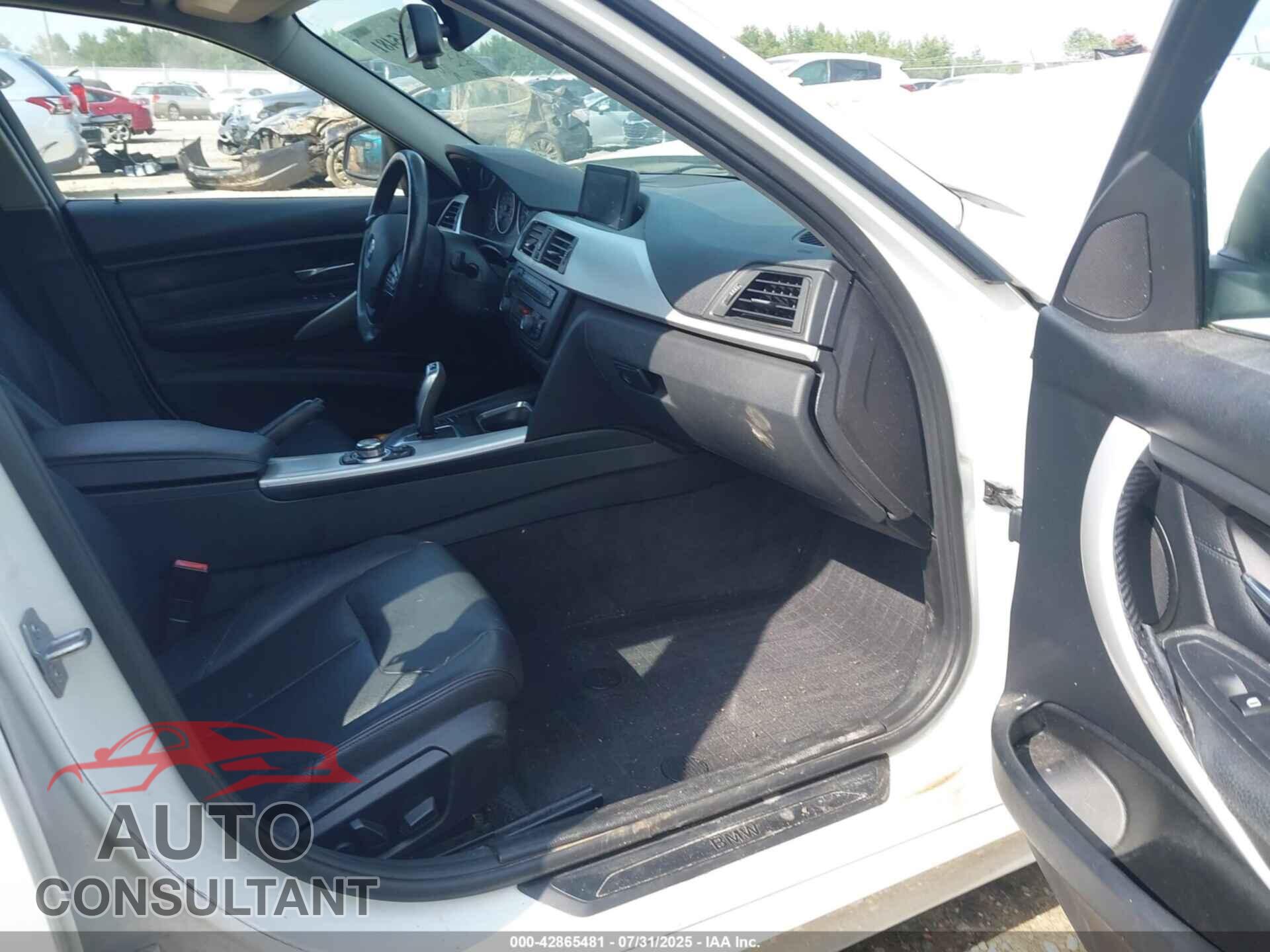 BMW 328I 2013 - WBA3B3G50DNR80555