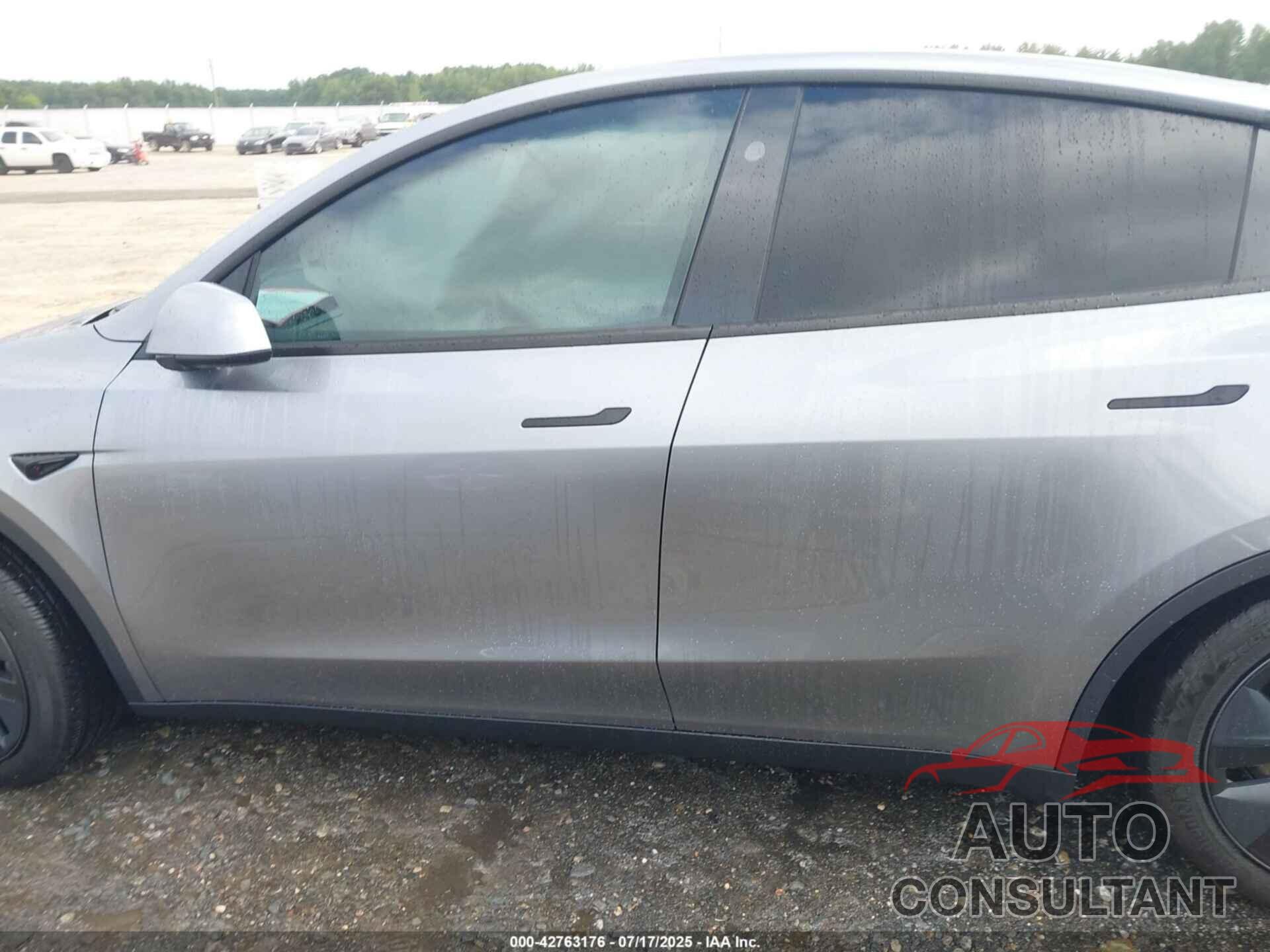 TESLA MODEL Y 2024 - 7SAYGDEE8RA295003