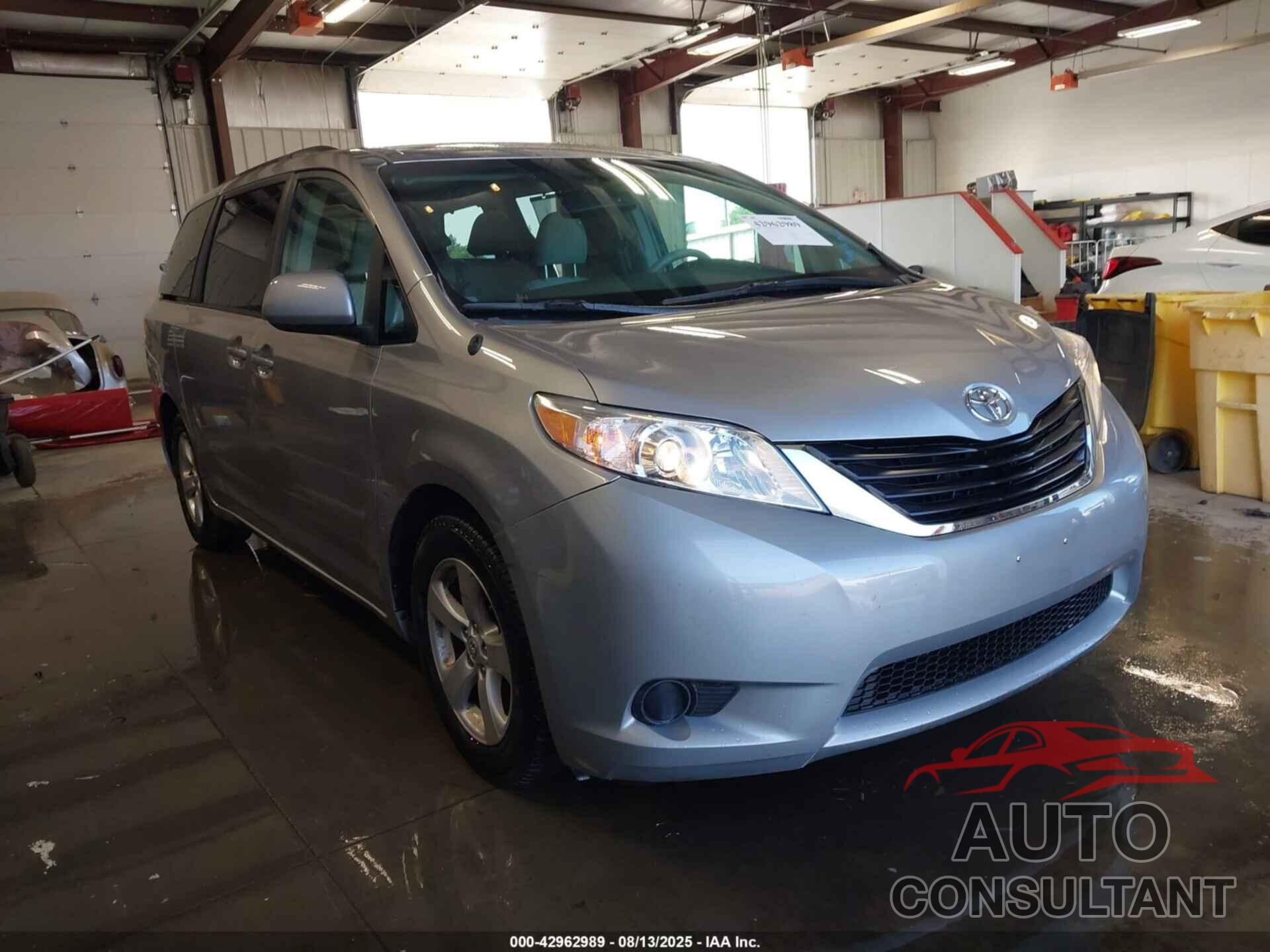 TOYOTA SIENNA 2011 - 5TDKK3DC2BS041559