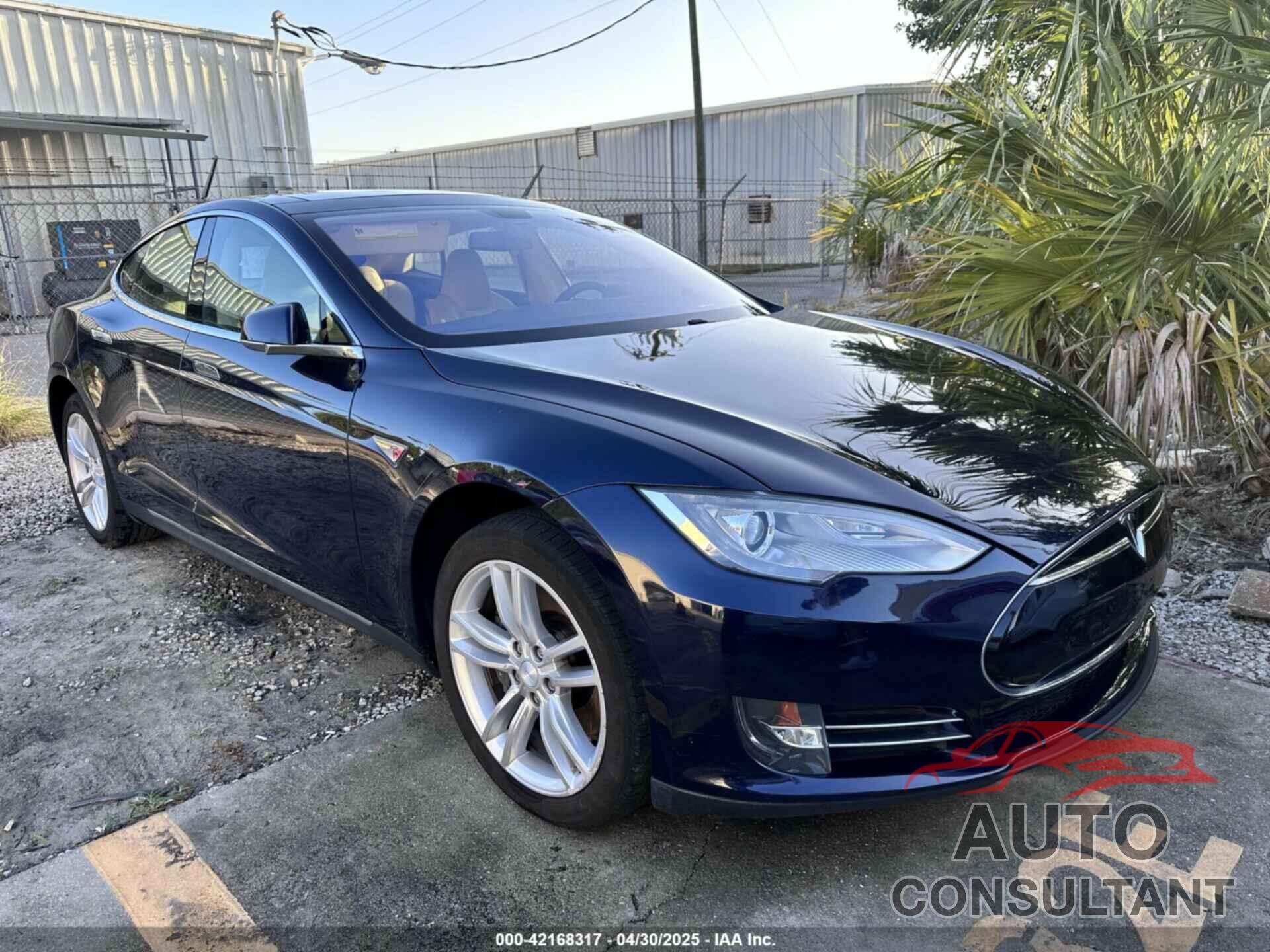 TESLA MODEL S 2013 - 5YJSA1DN8DFP17027
