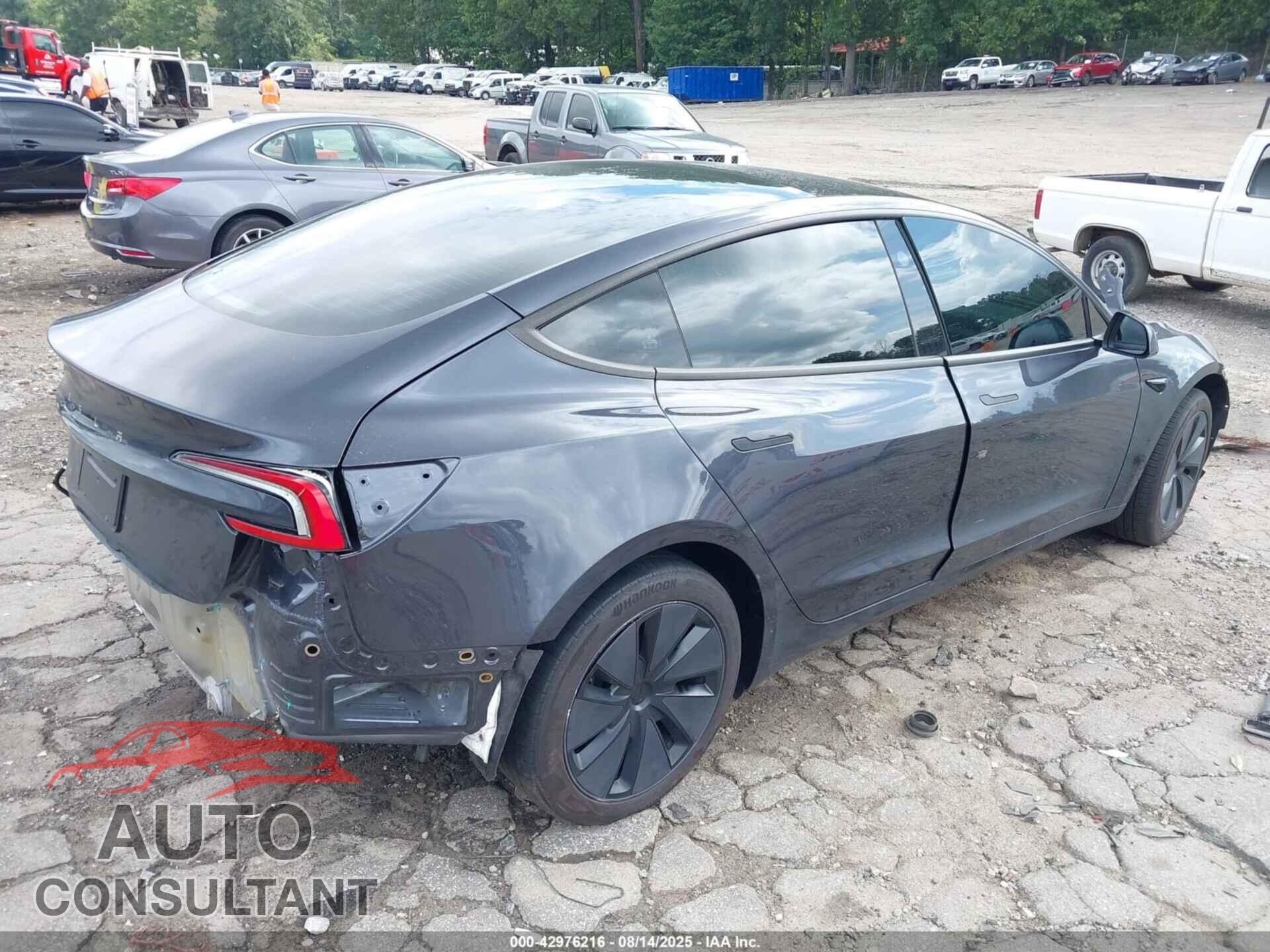 TESLA MODEL 3 2024 - 5YJ3E1EA5RF762924