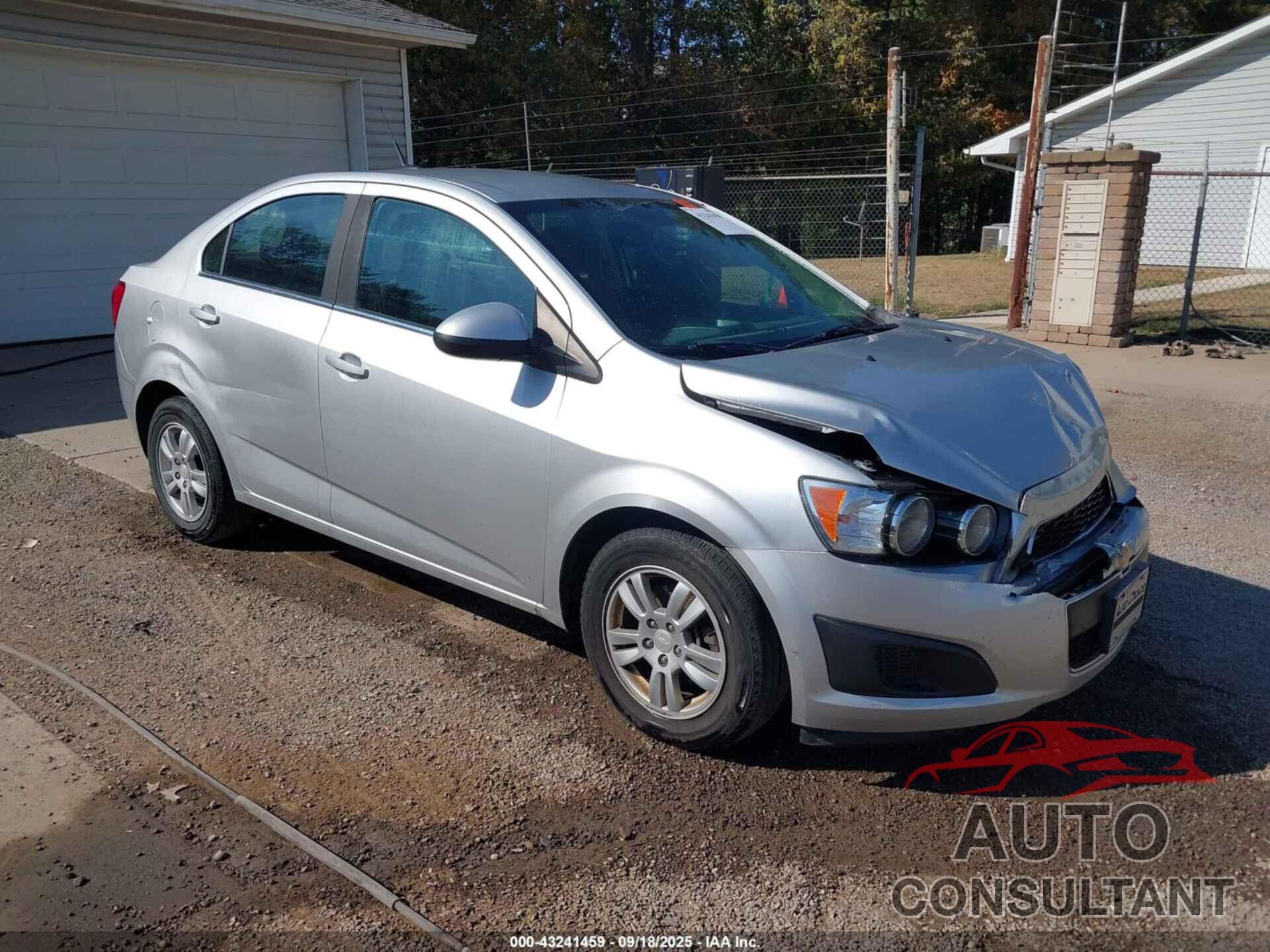 CHEVROLET SONIC 2013 - 1G1JC5SH6D4213781