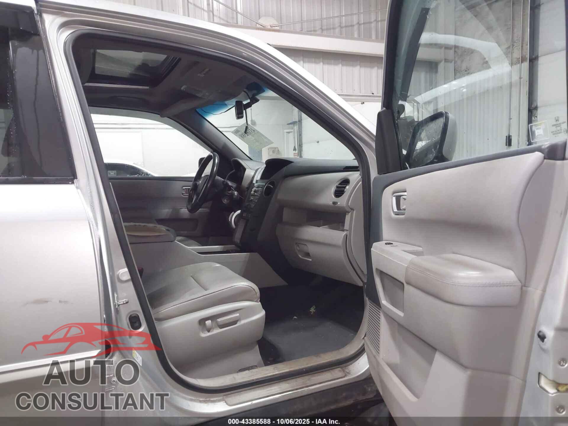 HONDA PILOT 2011 - 5FNYF4H61BB062299