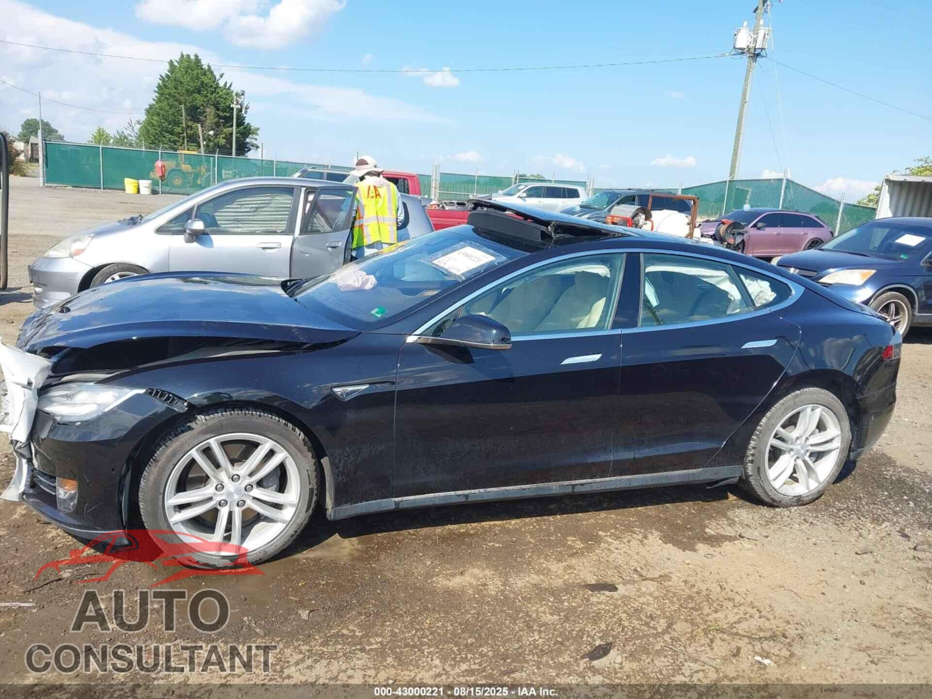 TESLA MODEL S 2015 - 5YJSA1E2XFF108268