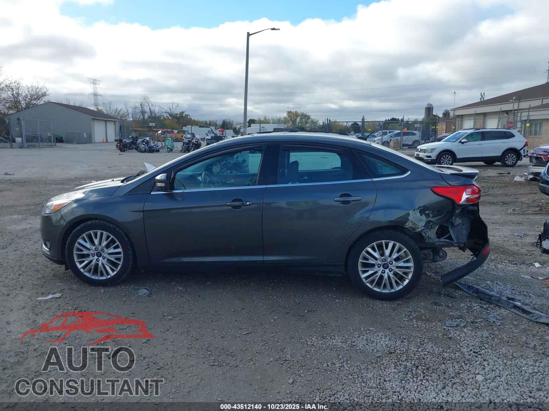 FORD FOCUS 2017 - 1FADP3J22HL238317