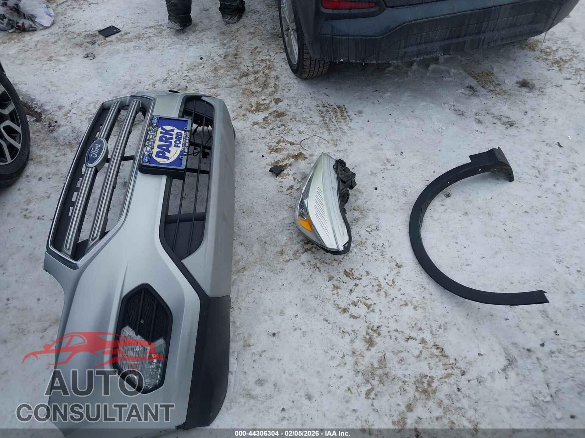 FORD ESCAPE 2017 - 1FMCU0JD5HUD20272
