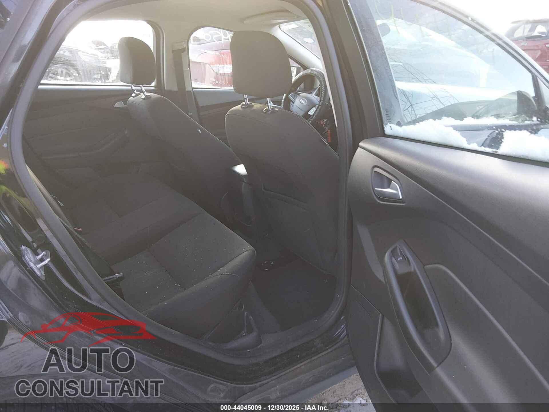 FORD FOCUS 2015 - 1FADP3F23FL276290