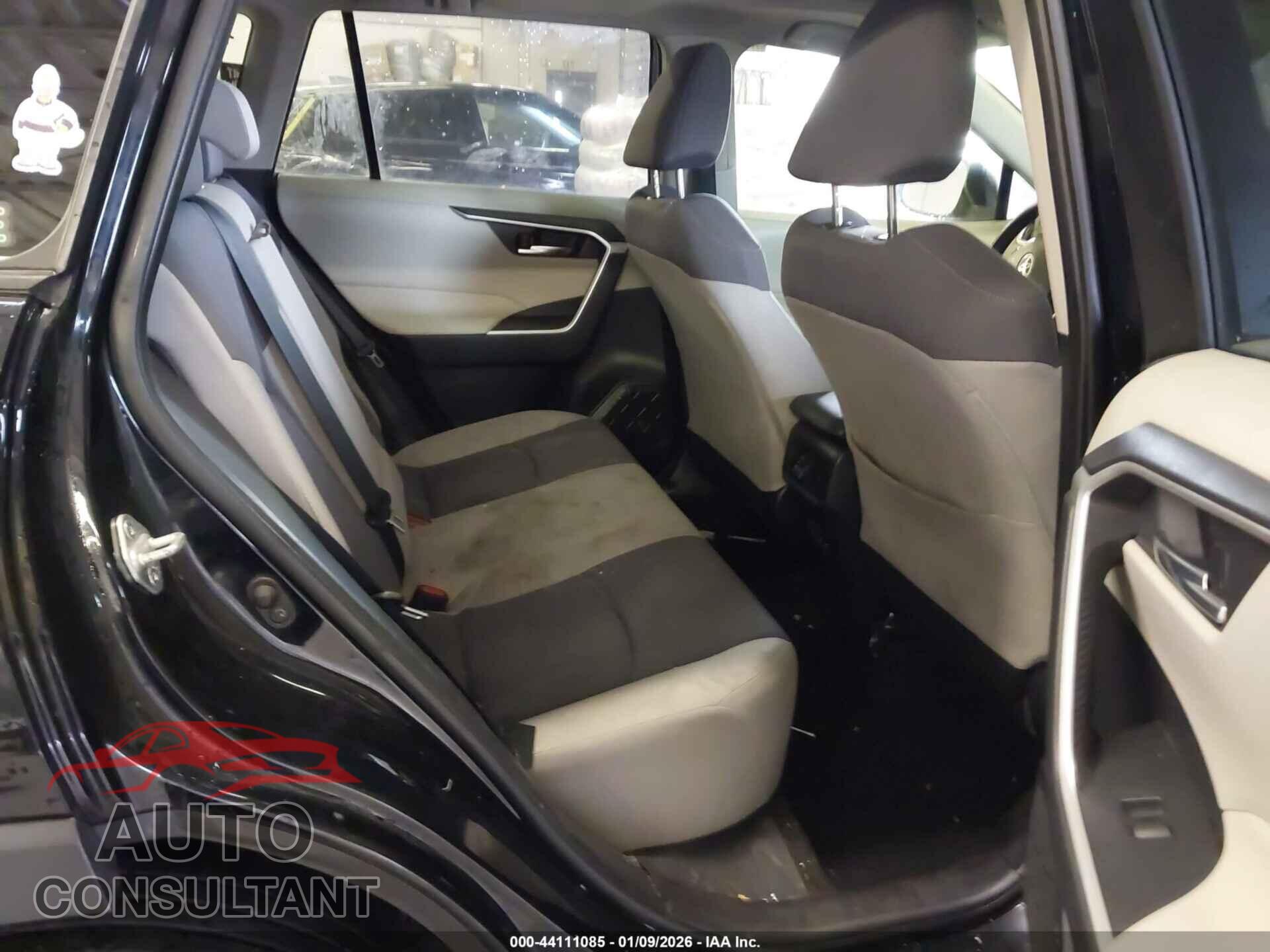TOYOTA RAV4 2019 - JTMP1RFV8KD044228