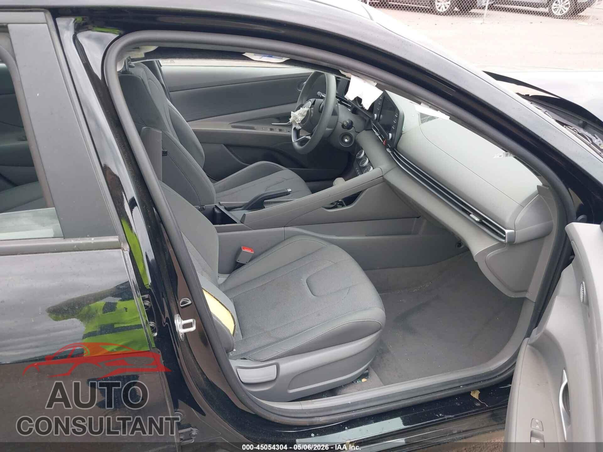 HYUNDAI ELANTRA 2023 - KMHLL4AG1PU432084