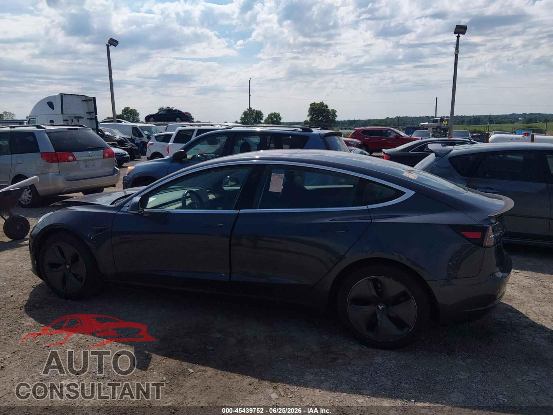 TESLA MODEL 3 2018 - 5YJ3E1EB8JF114085